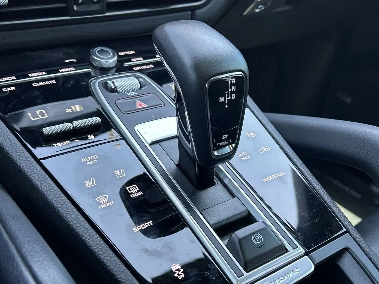 Porsche Cayenne снимка Porsche Cayenne