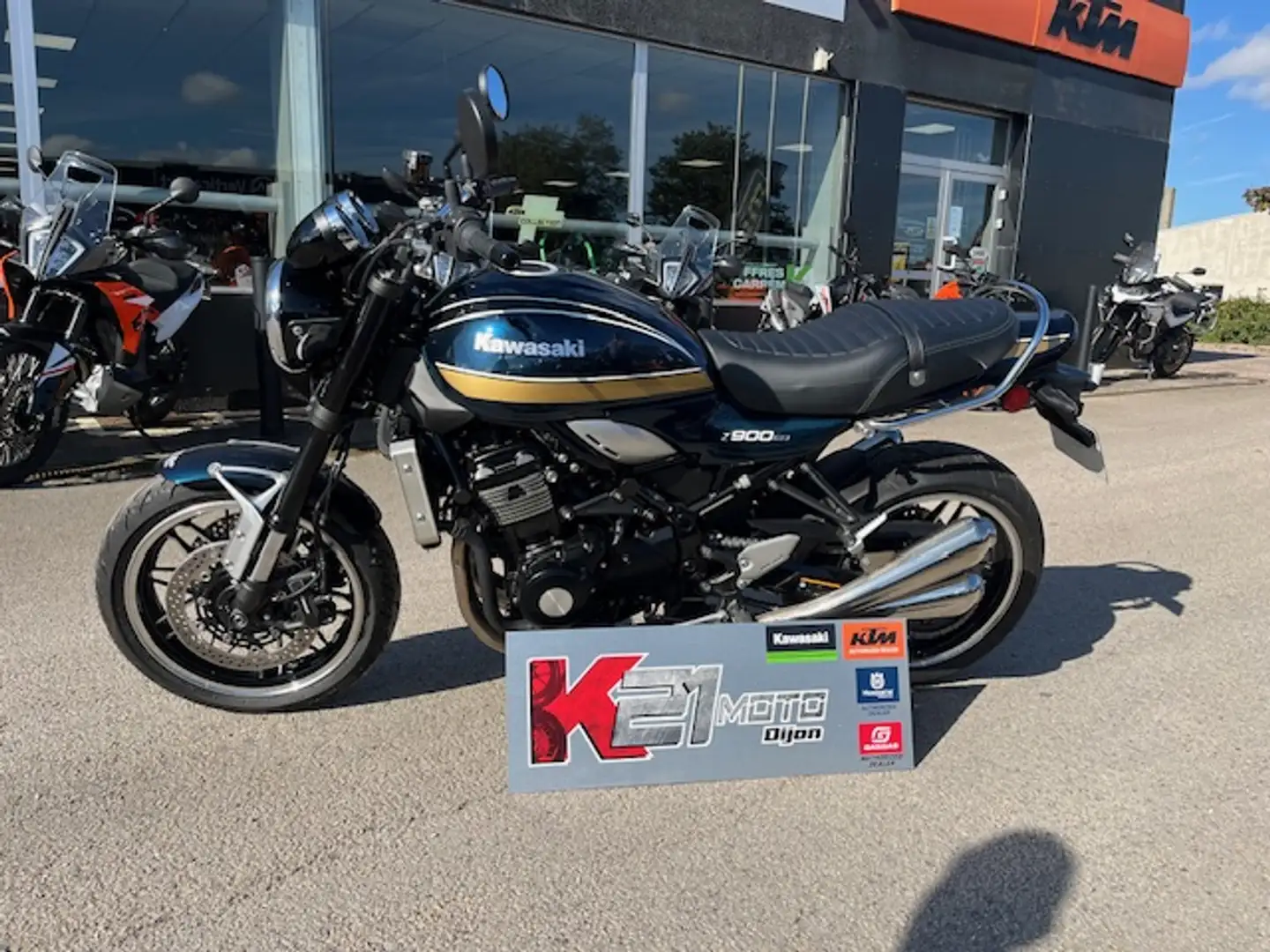 Kawasaki Z900RS Bleu - 1