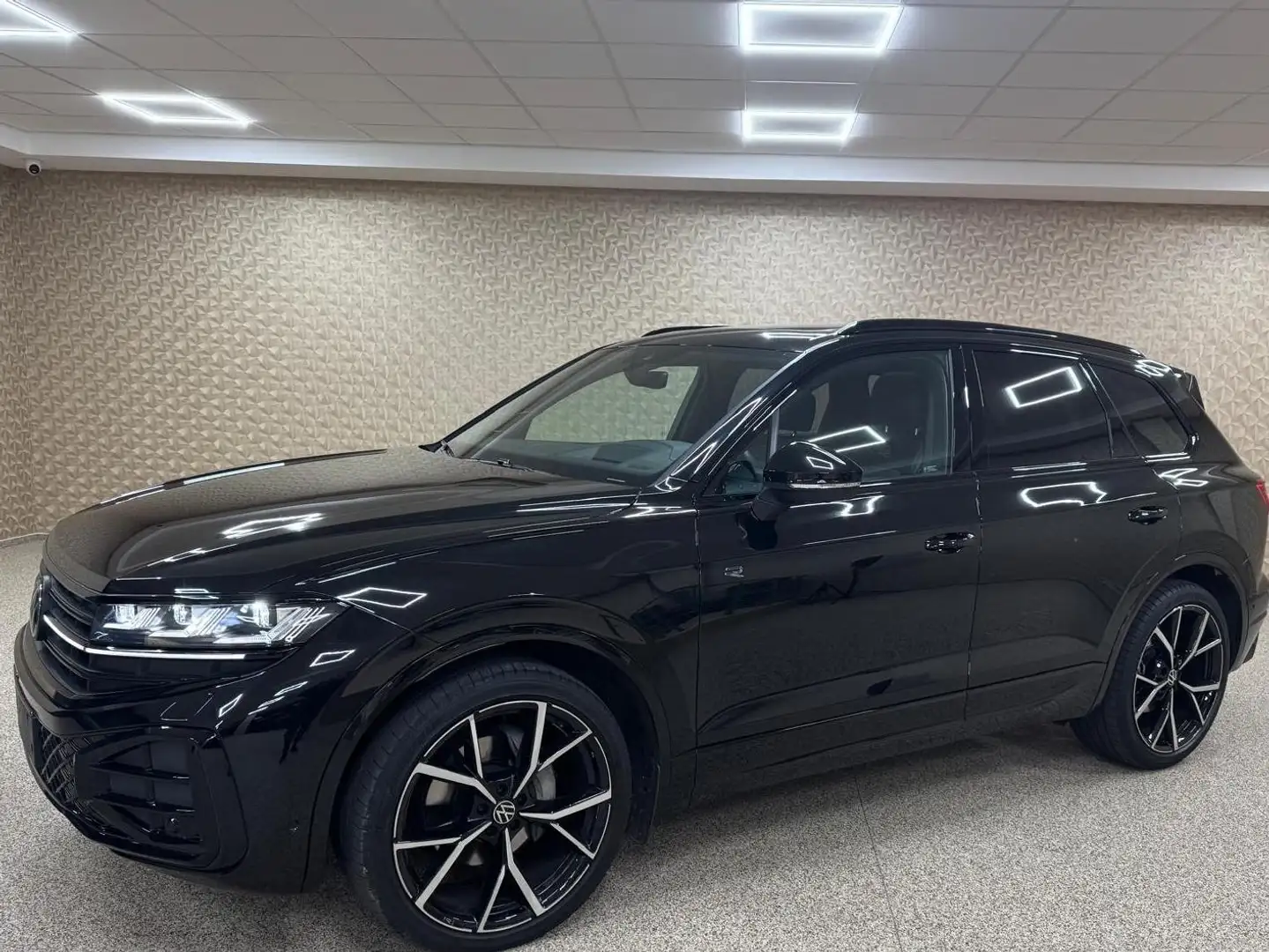 Volkswagen Touareg Touareg 3.0 V6 TDI SCR 4Motion Aut. R-Line Zwart - 2