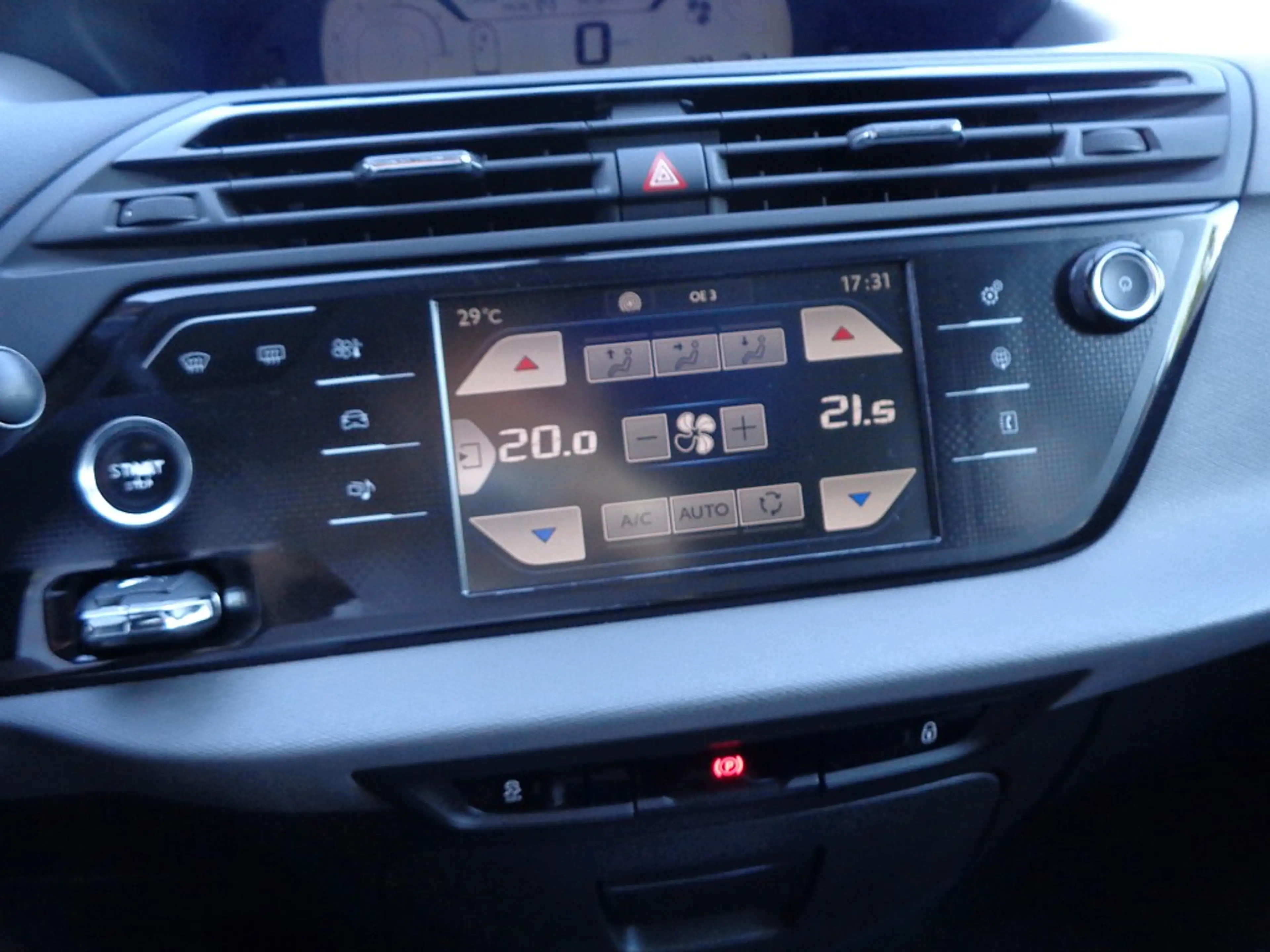 Citroen C4 Picasso BlueHDi 120 6-Gang Seduction Bicolore + Anhänge... — photo 13