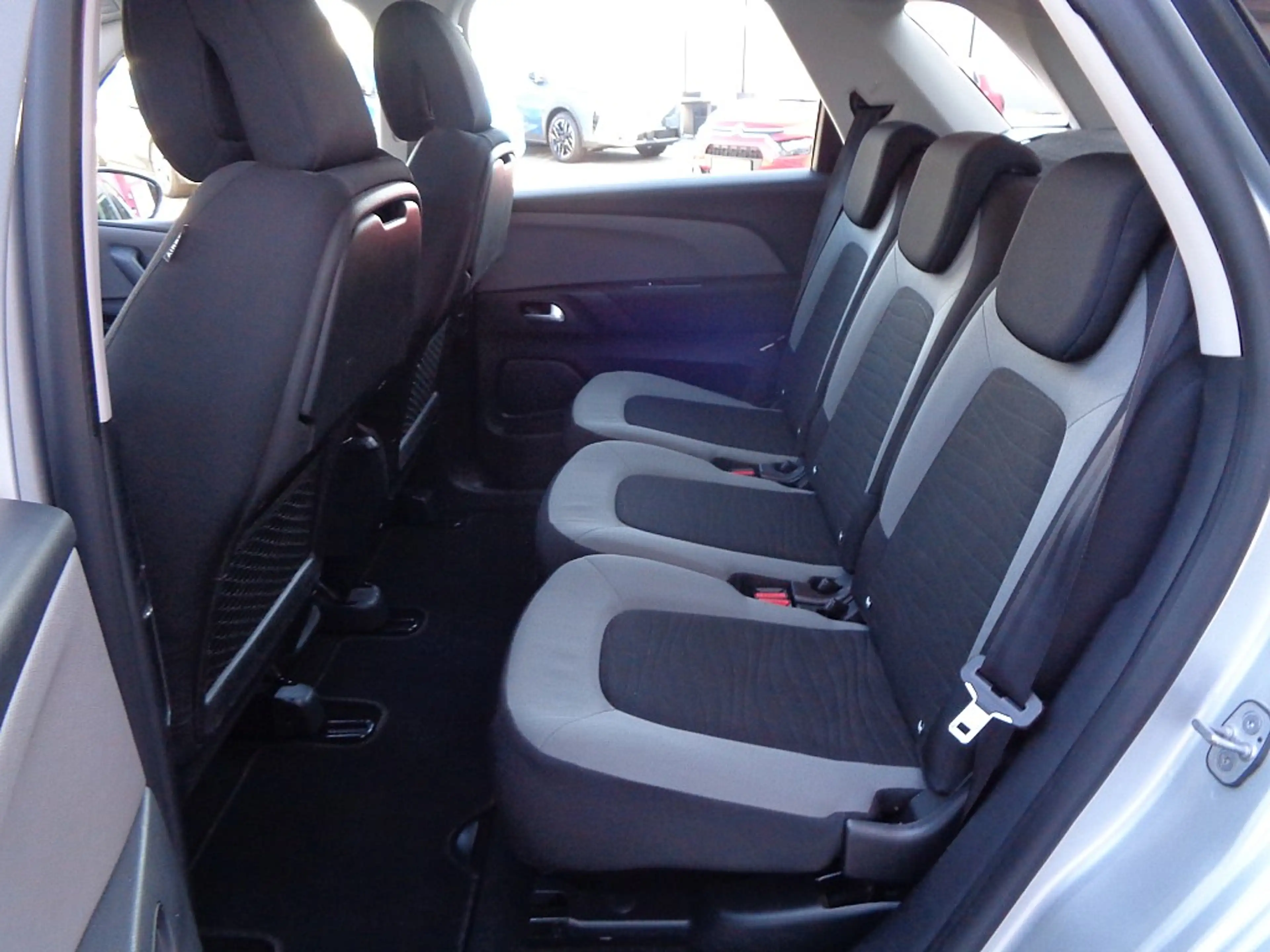 Citroen C4 Picasso BlueHDi 120 6-Gang Seduction Bicolore + Anhänge... — photo 8