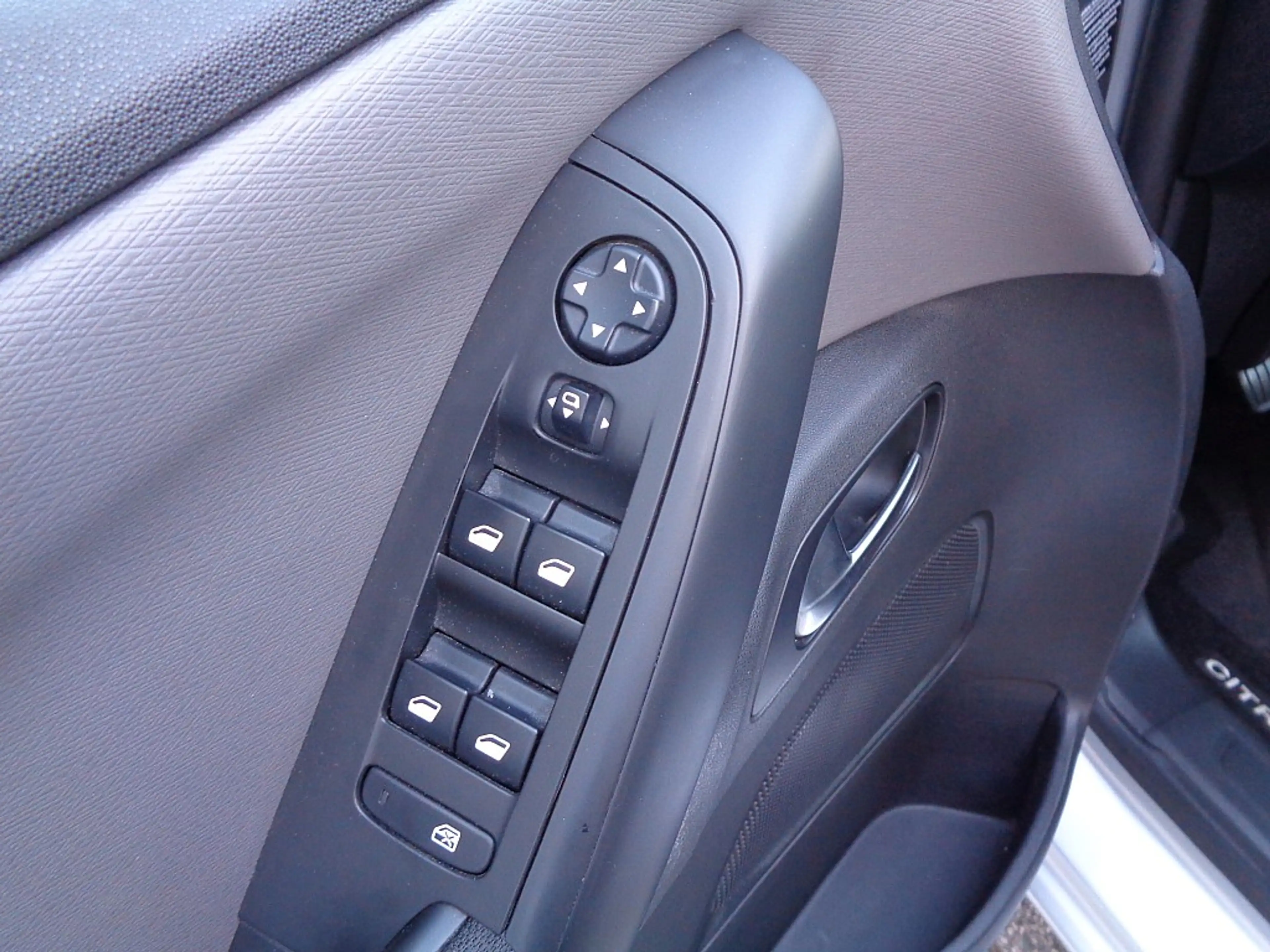 Citroen C4 Picasso BlueHDi 120 6-Gang Seduction Bicolore + Anhänge... — photo 10