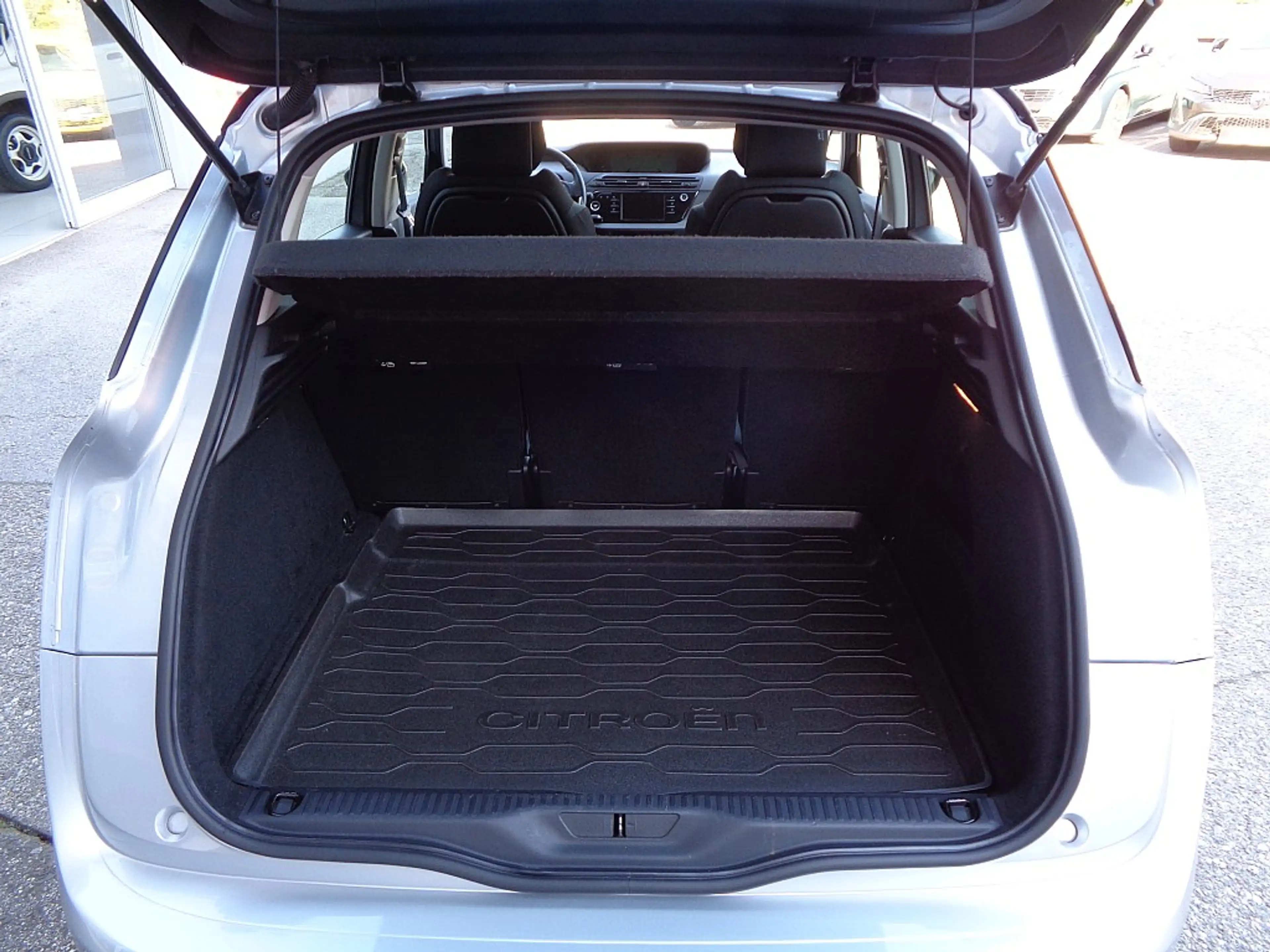 Citroen C4 Picasso BlueHDi 120 6-Gang Seduction Bicolore + Anhänge... — photo 7