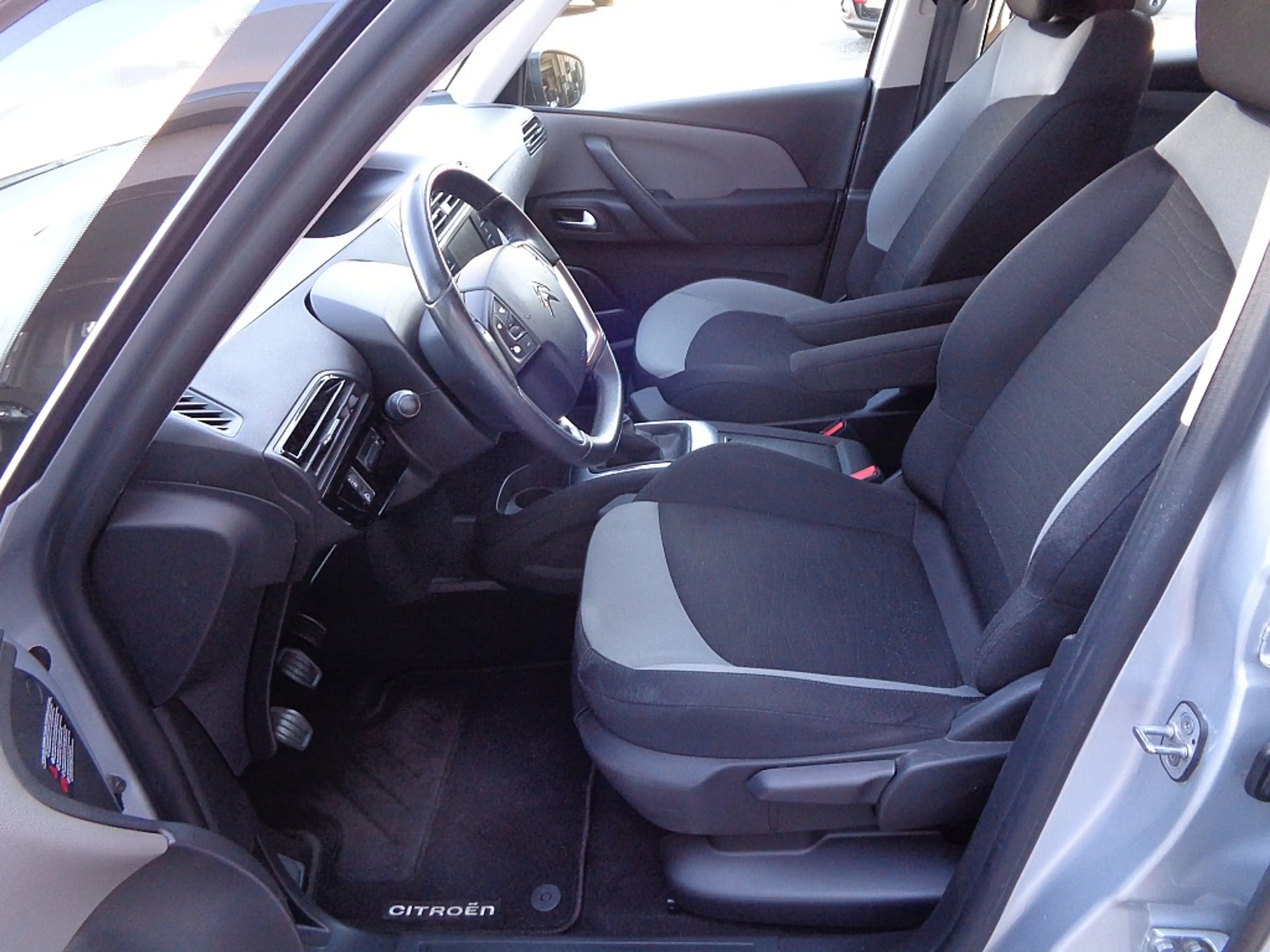 Citroen C4 Picasso BlueHDi 120 6-Gang Seduction Bicolore + Anhänge... — photo 9