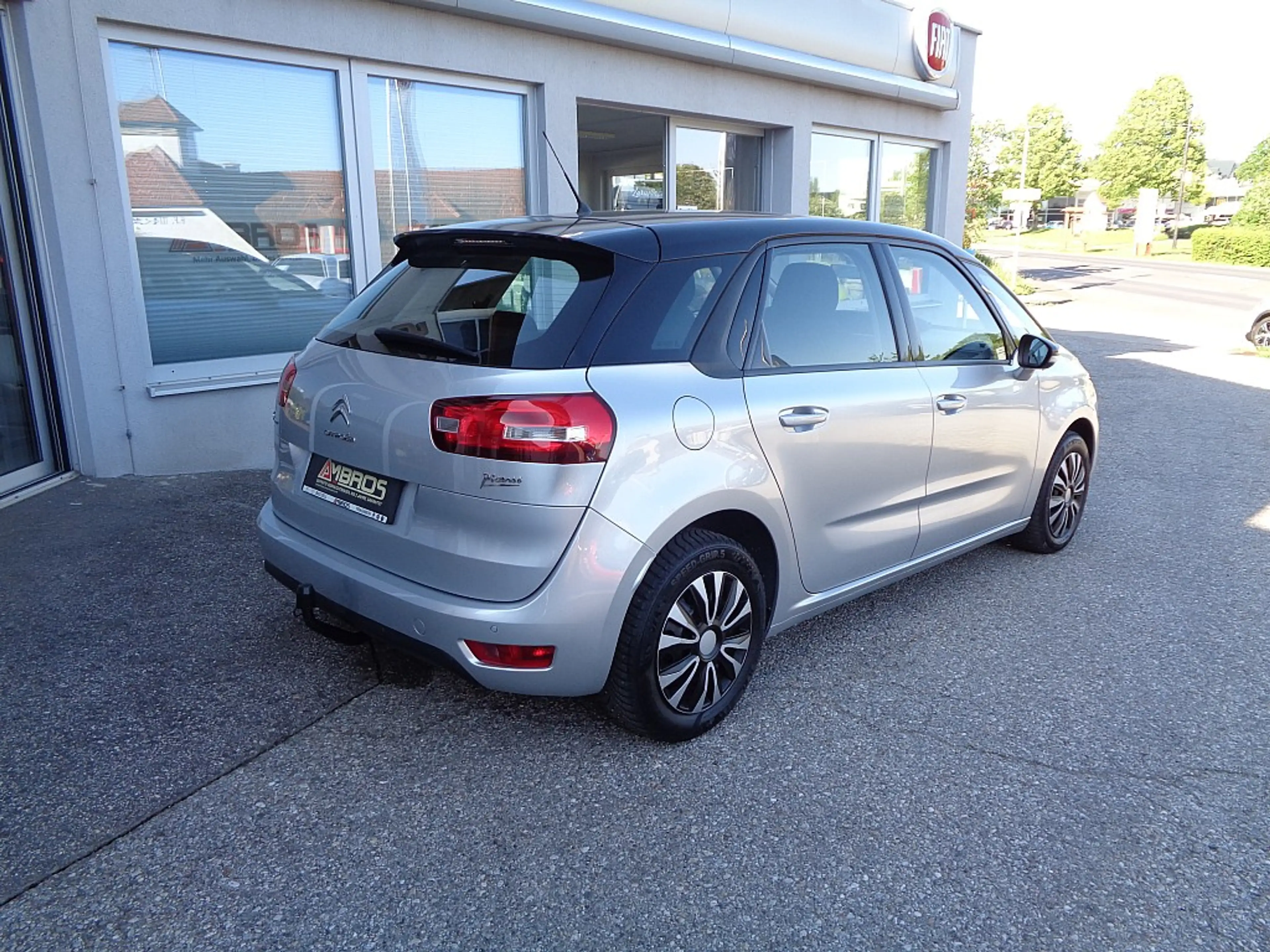 Citroen C4 Picasso BlueHDi 120 6-Gang Seduction Bicolore + Anhänge... — photo 6