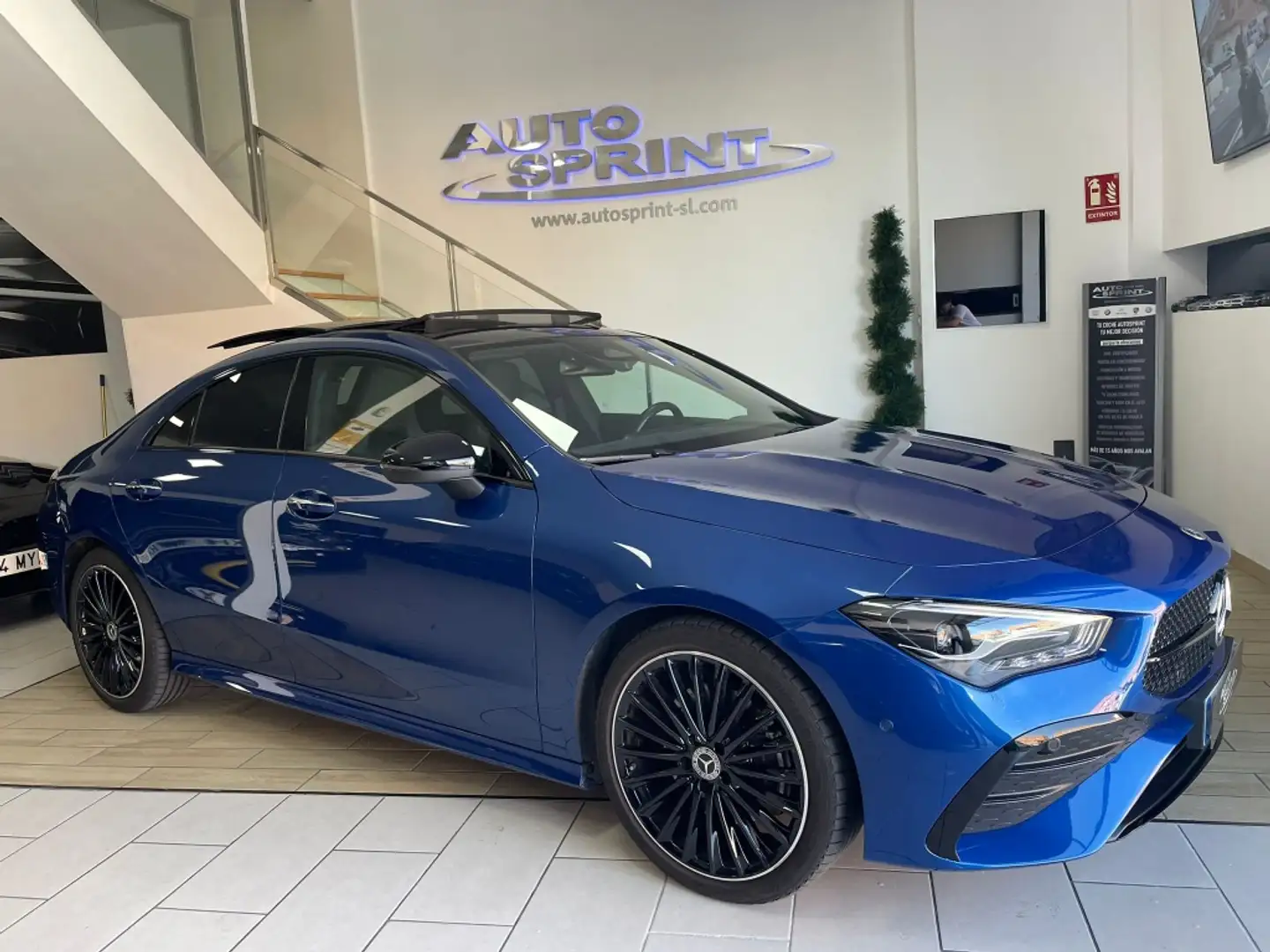 Mercedes-Benz CLA 220 220d Azul - 2