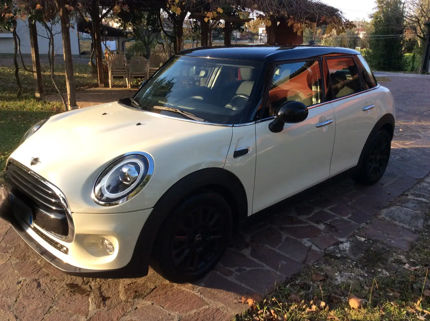 MINI Cooper D Mini 5p 1.5 Cooper D Boost auto Bianco - 1