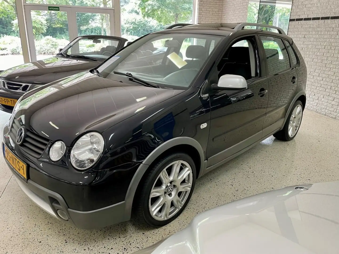 Volkswagen Polo Cross Cross FUN 1.4 16V FSI Highline Schuifdak LM Airco Negru - 1