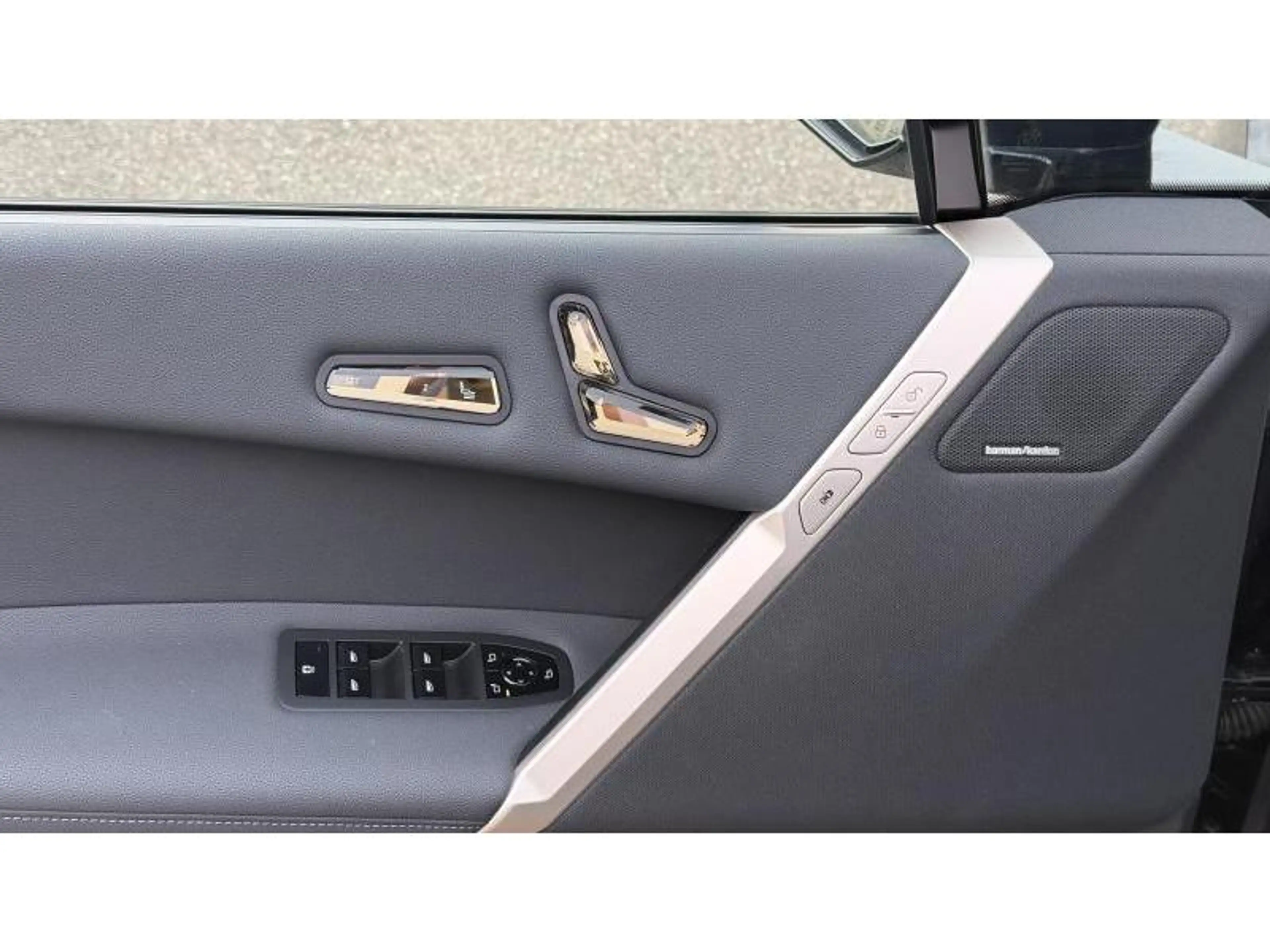 BMW iX 45 xDrive Toit Panoramique Iconic Glow Sièges Ven — photo 11