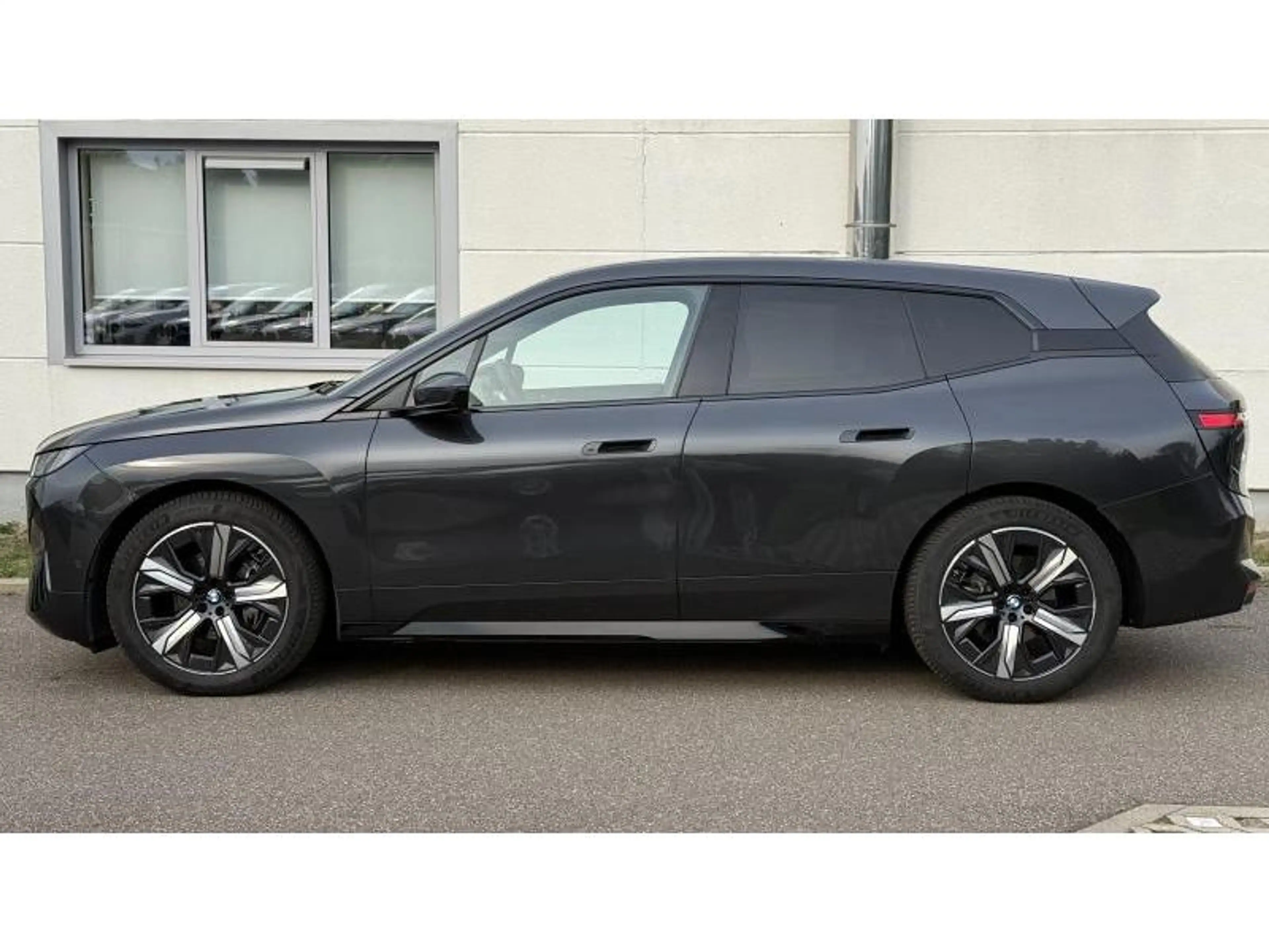 BMW iX 45 xDrive Toit Panoramique Iconic Glow Sièges Ven — photo 3