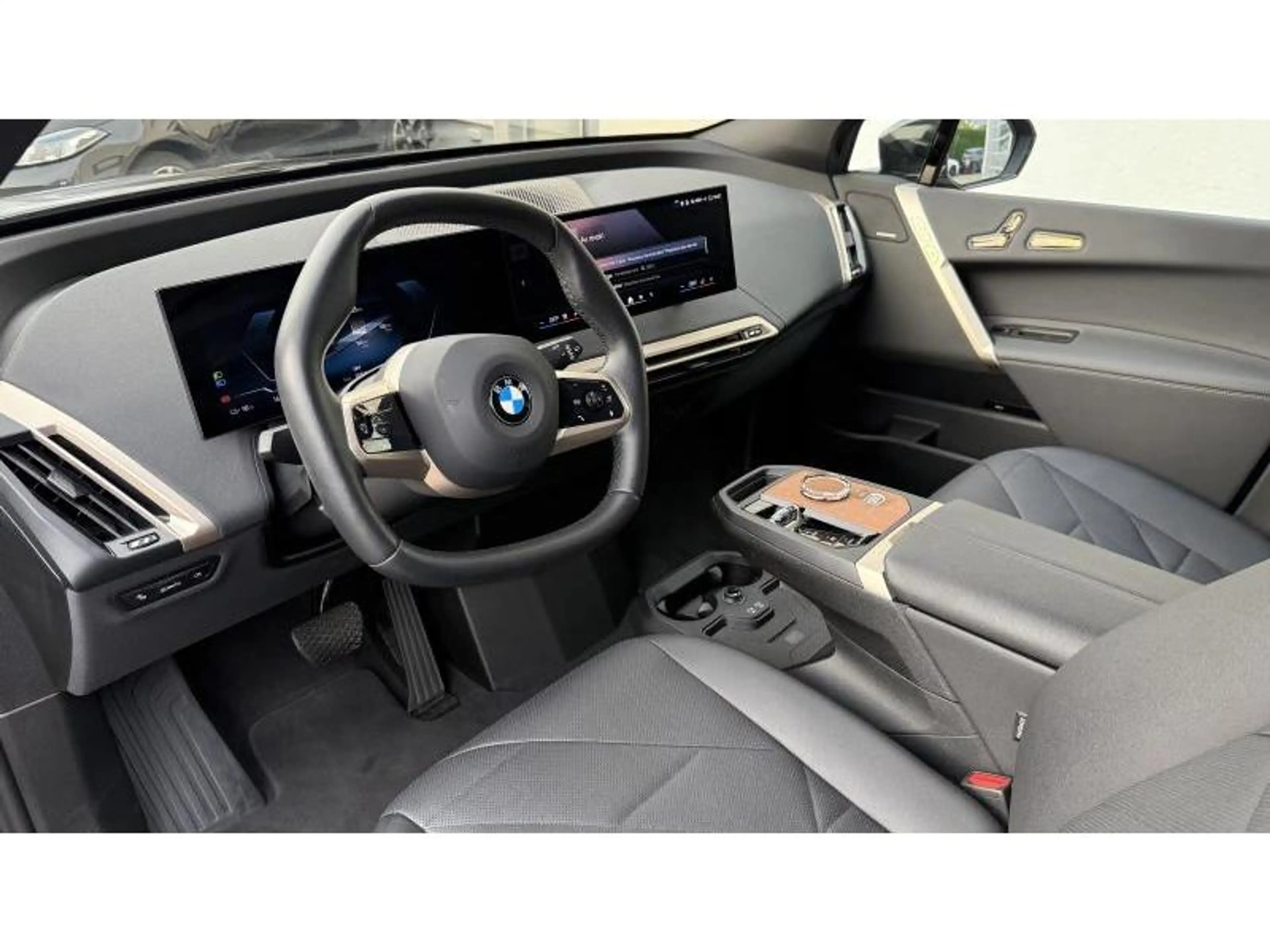 BMW iX 45 xDrive Toit Panoramique Iconic Glow Sièges Ven — photo 6