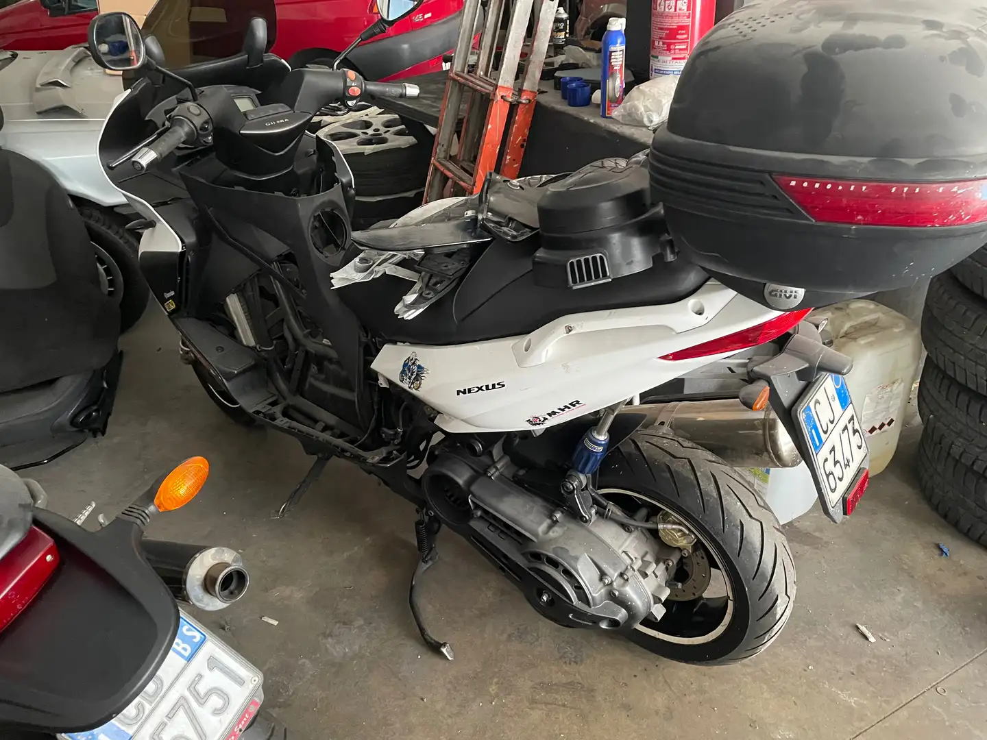 Gilera Nexus 500 Bianco - 1