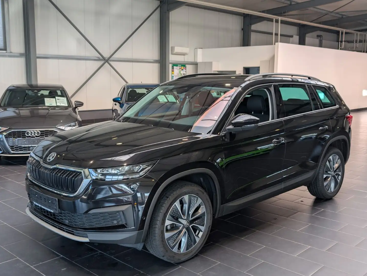 Skoda Kodiaq 2.0 TDI DSG Tour 1.Hand 8-fach Lenkradhzg Schwarz - 1