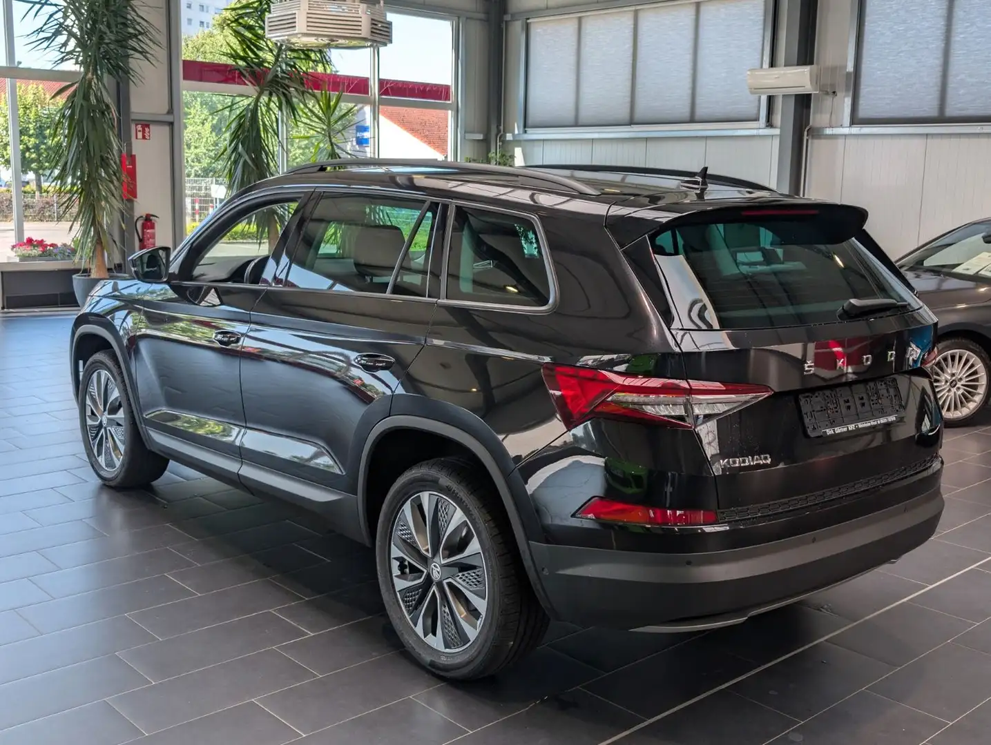 Skoda Kodiaq 2.0 TDI DSG Tour 1.Hand 8-fach Lenkradhzg Schwarz - 2