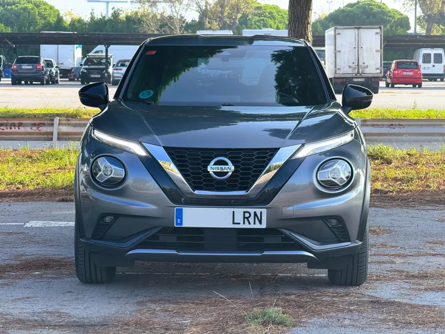 Nissan Juke 1.0 DIG-T N-Connecta 4x2 114 Grijs - 2