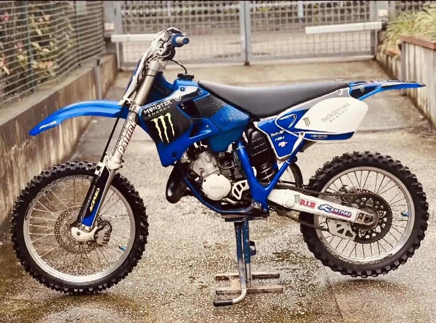 Yamaha YZ 125 - 1