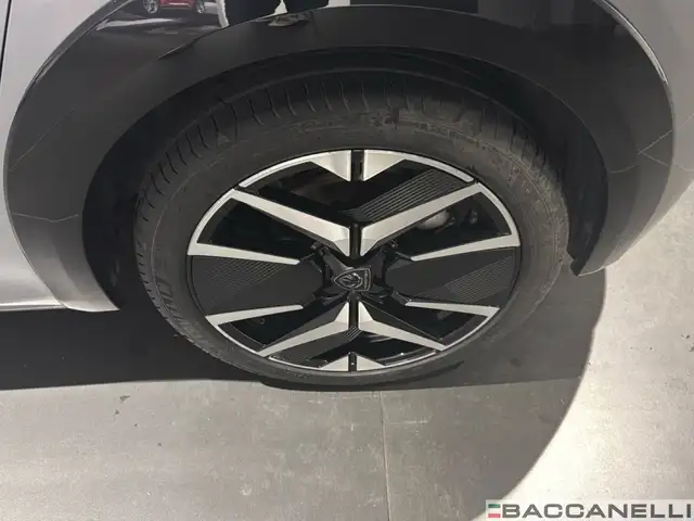 Peugeot 208 view 8