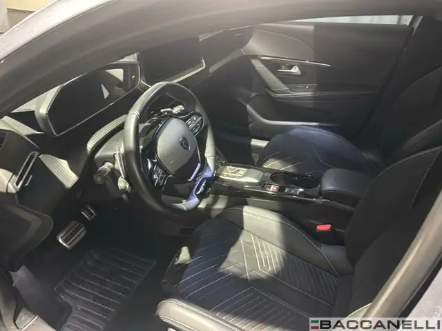 Peugeot 208 view 10