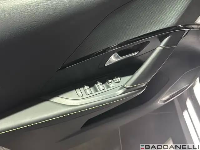 Peugeot 208 view 12