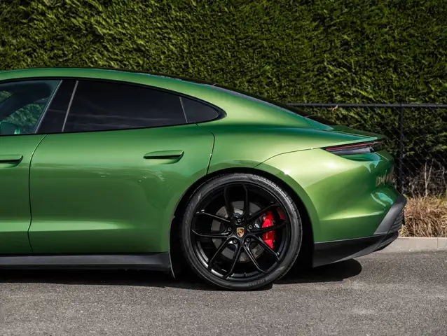 Porsche Taycan view 22