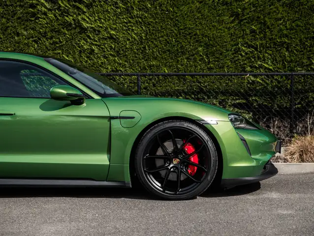 Porsche Taycan view 17