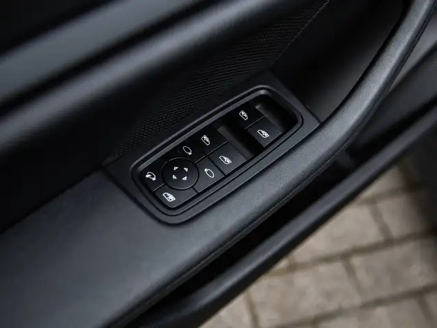 Porsche Taycan view 30