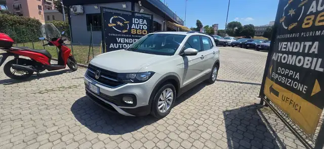 Volkswagen T-Cross view 3
