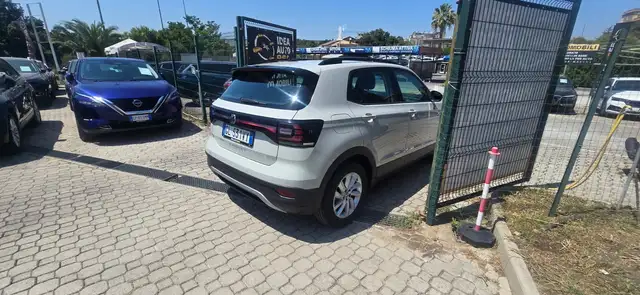 Volkswagen T-Cross view 4
