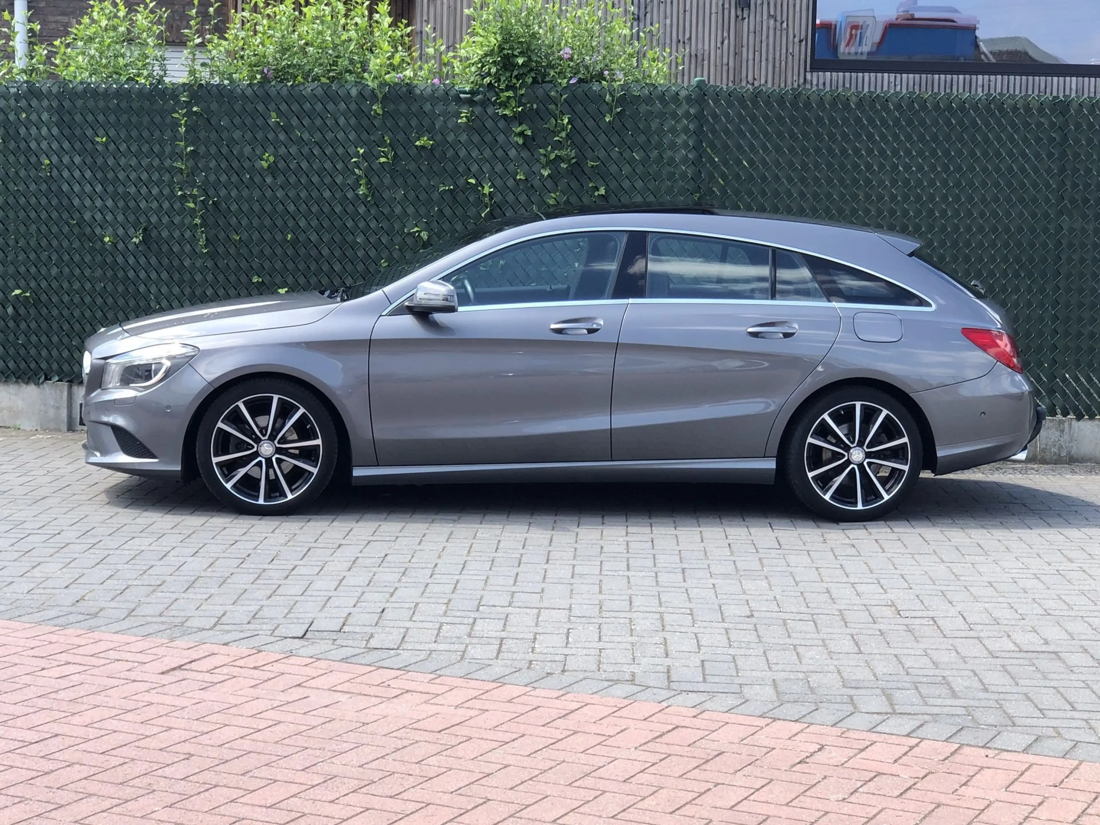 Mercedes-Benz CLA 200 Shooting Brake 200 d Urban *Navi*Pano*Trekhaak* — photo 7