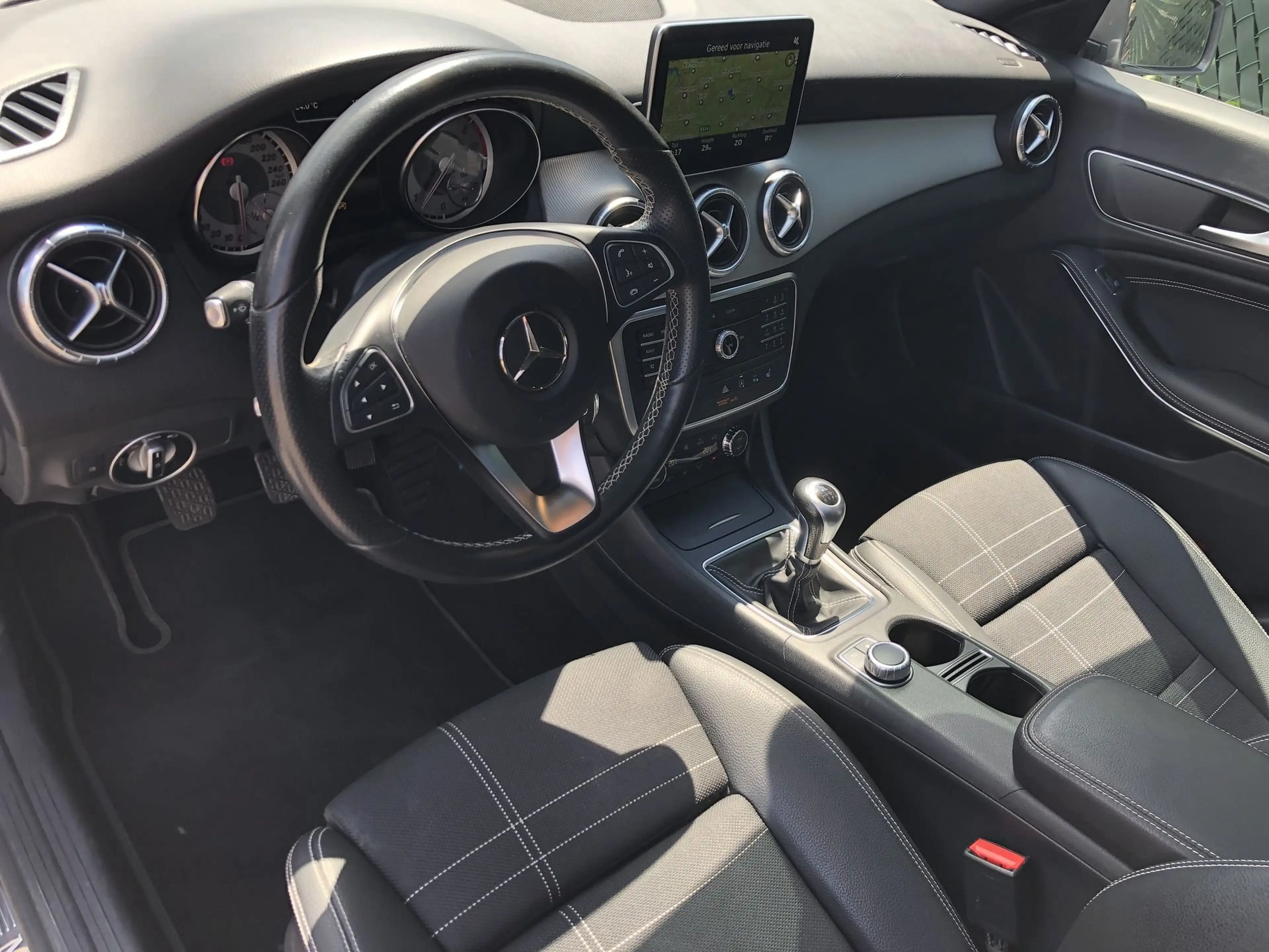 Mercedes-Benz CLA 200 Shooting Brake 200 d Urban *Navi*Pano*Trekhaak* — photo 14