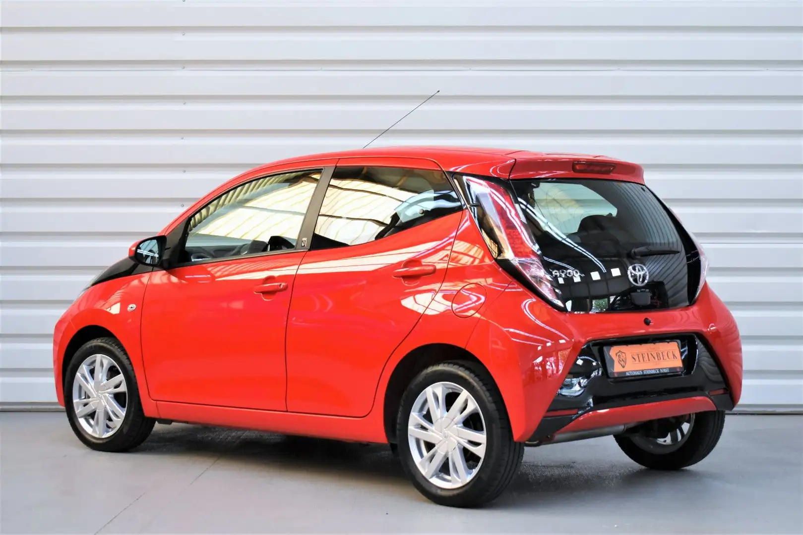 Toyota Aygo X Team D+1.Hand+25.300KM+Kamera+Klima Roşu - 2