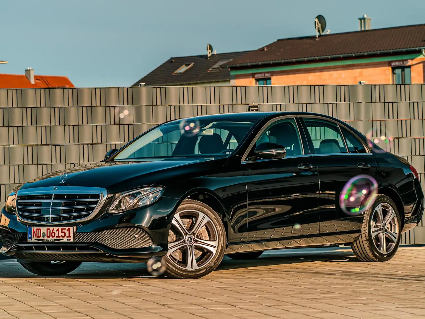 Mercedes-Benz E 400 Kamera 360°I AHK I Distronic I Allrad Schwarz - 1