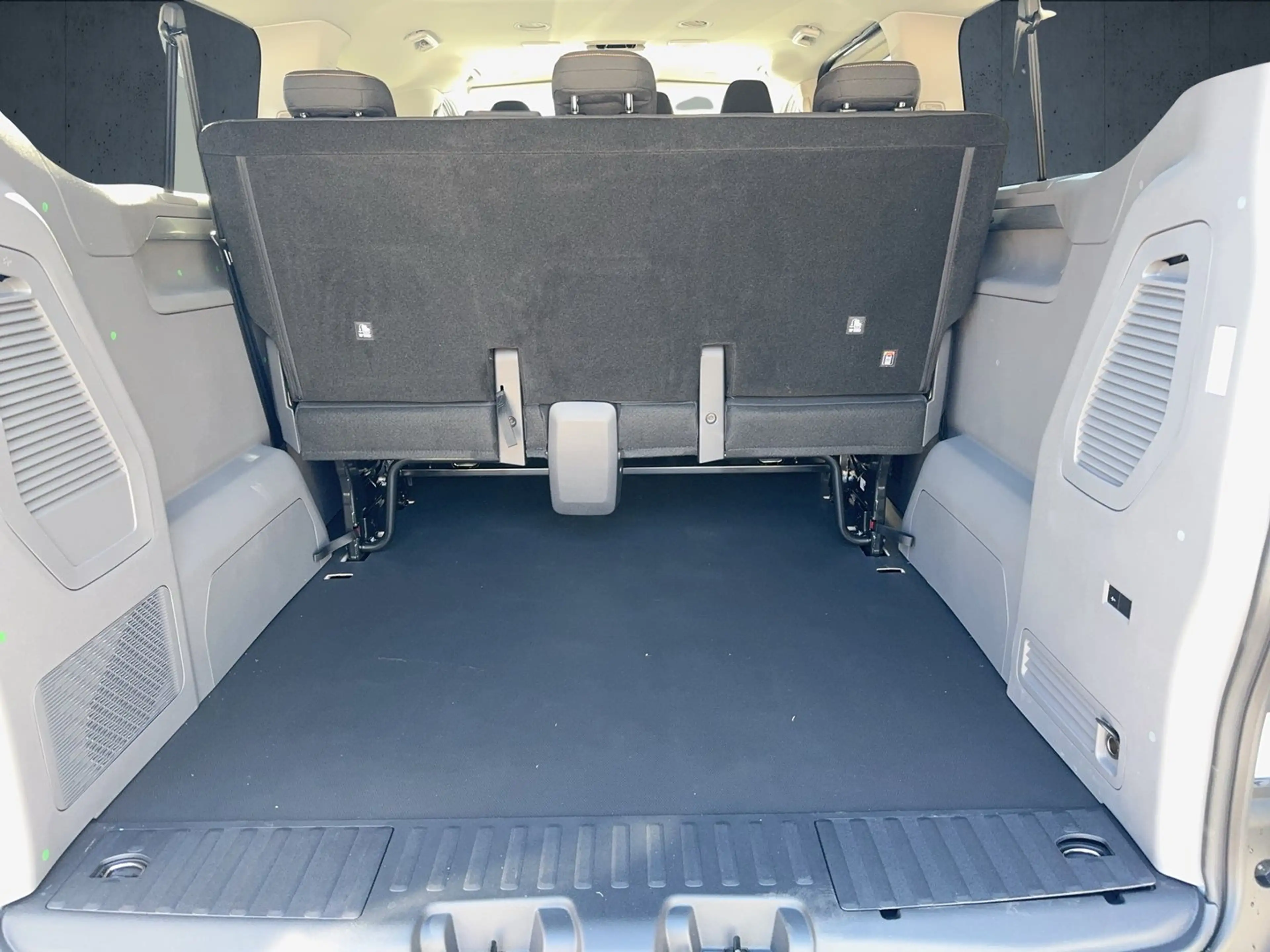 Volkswagen T7 Caravelle VW T7 Caravelle PanAmericana LR TDI 4MOTION — photo 11