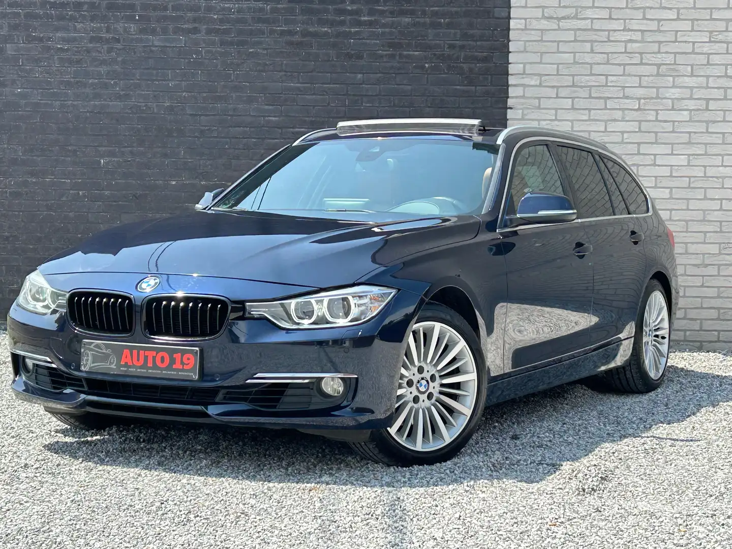 BMW 328 Touring 328i Modrá - 2