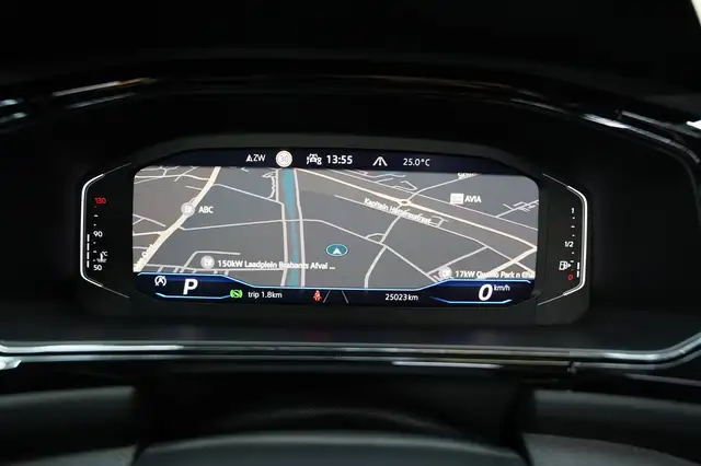 Volkswagen T-Roc view 14