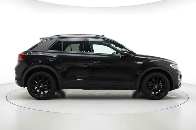 Volkswagen T-Roc view 4