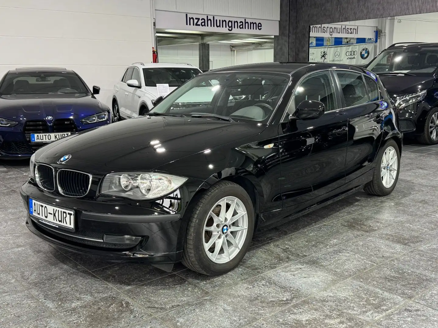 BMW 116 i*Klima*Alu*AHK*1.Hand*Advantage Paket Schwarz - 2