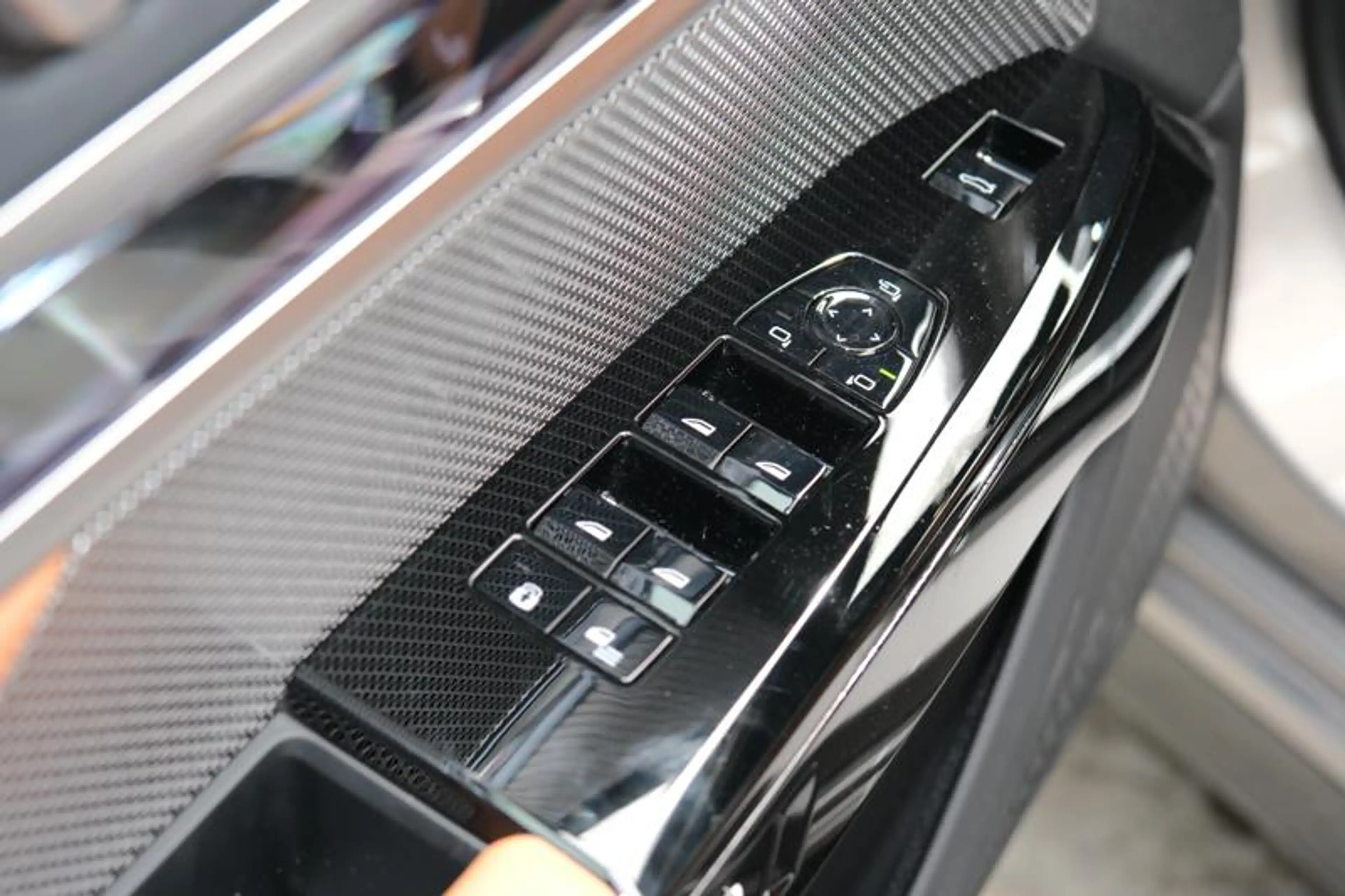 BMW i7 i7 eDrive50 M Sport | THEATRE SCREEN | ICONIC GLOW — photo 15