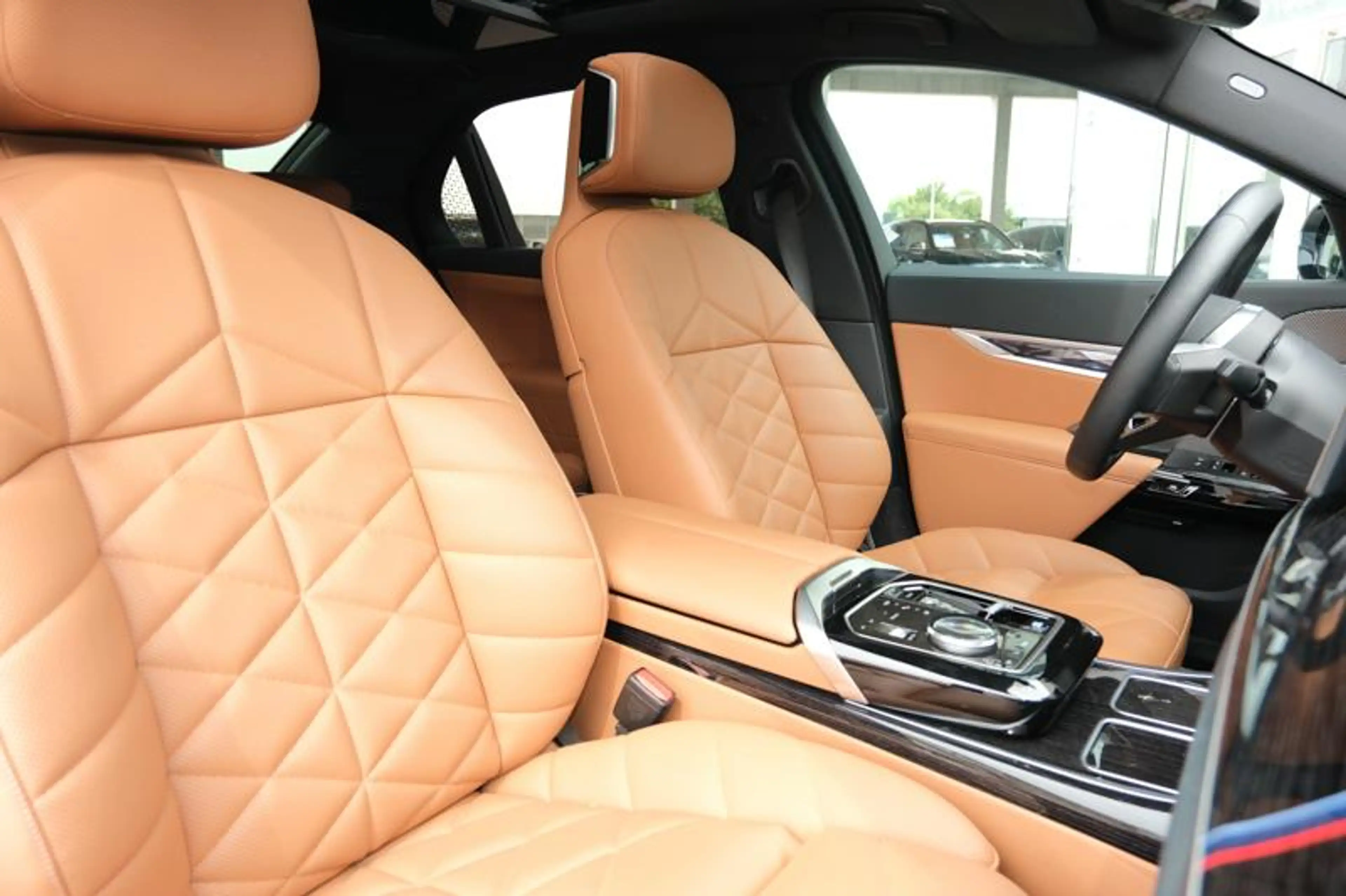 BMW i7 i7 eDrive50 M Sport | THEATRE SCREEN | ICONIC GLOW — photo 14