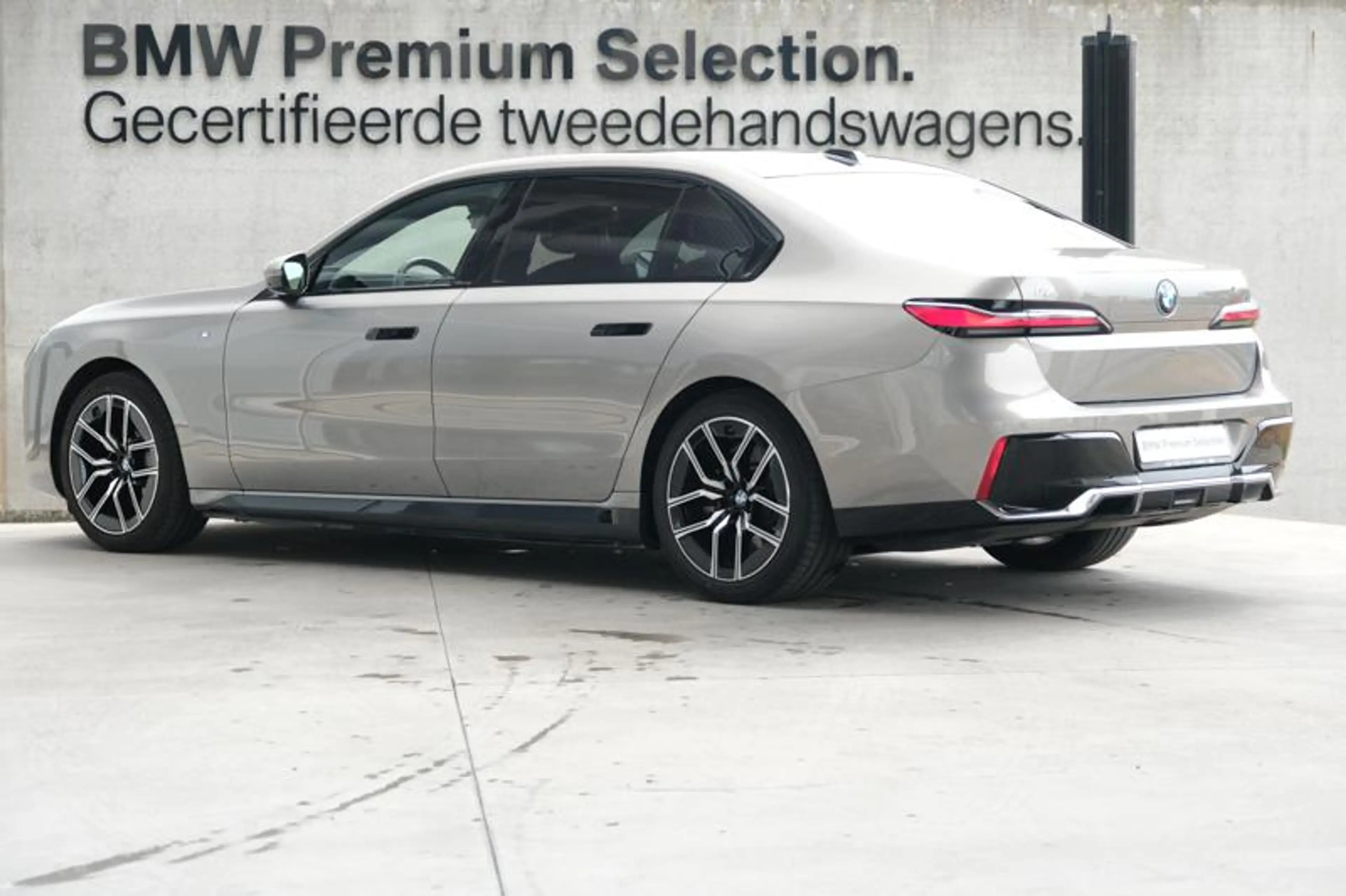 BMW i7 i7 eDrive50 M Sport | THEATRE SCREEN | ICONIC GLOW — photo 5