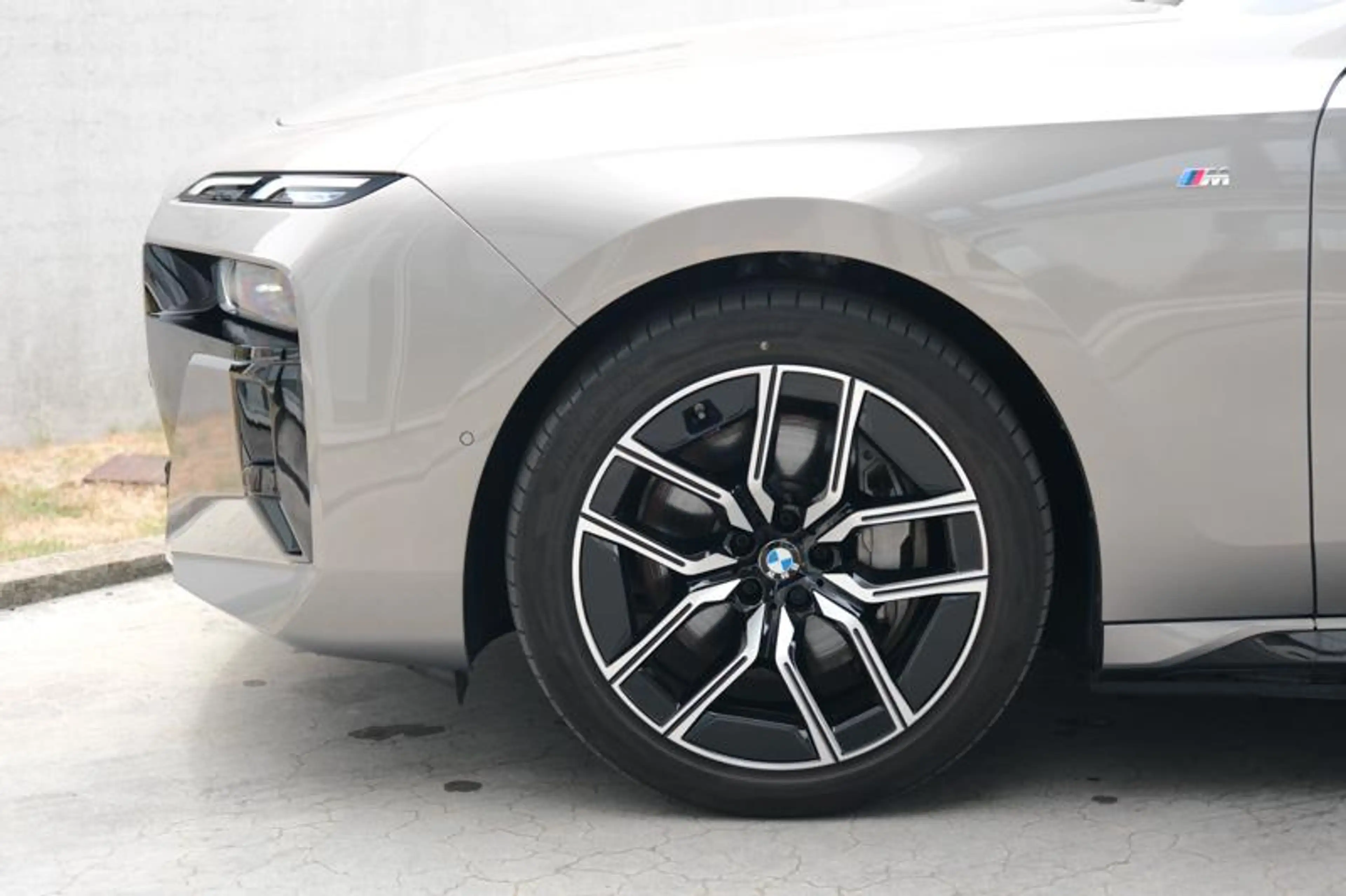 BMW i7 i7 eDrive50 M Sport | THEATRE SCREEN | ICONIC GLOW — photo 8