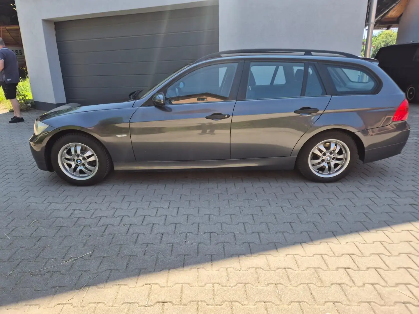 BMW 320 320i - Kombi - elek. AHK - TÜV/AU 07.27 Grey - 1