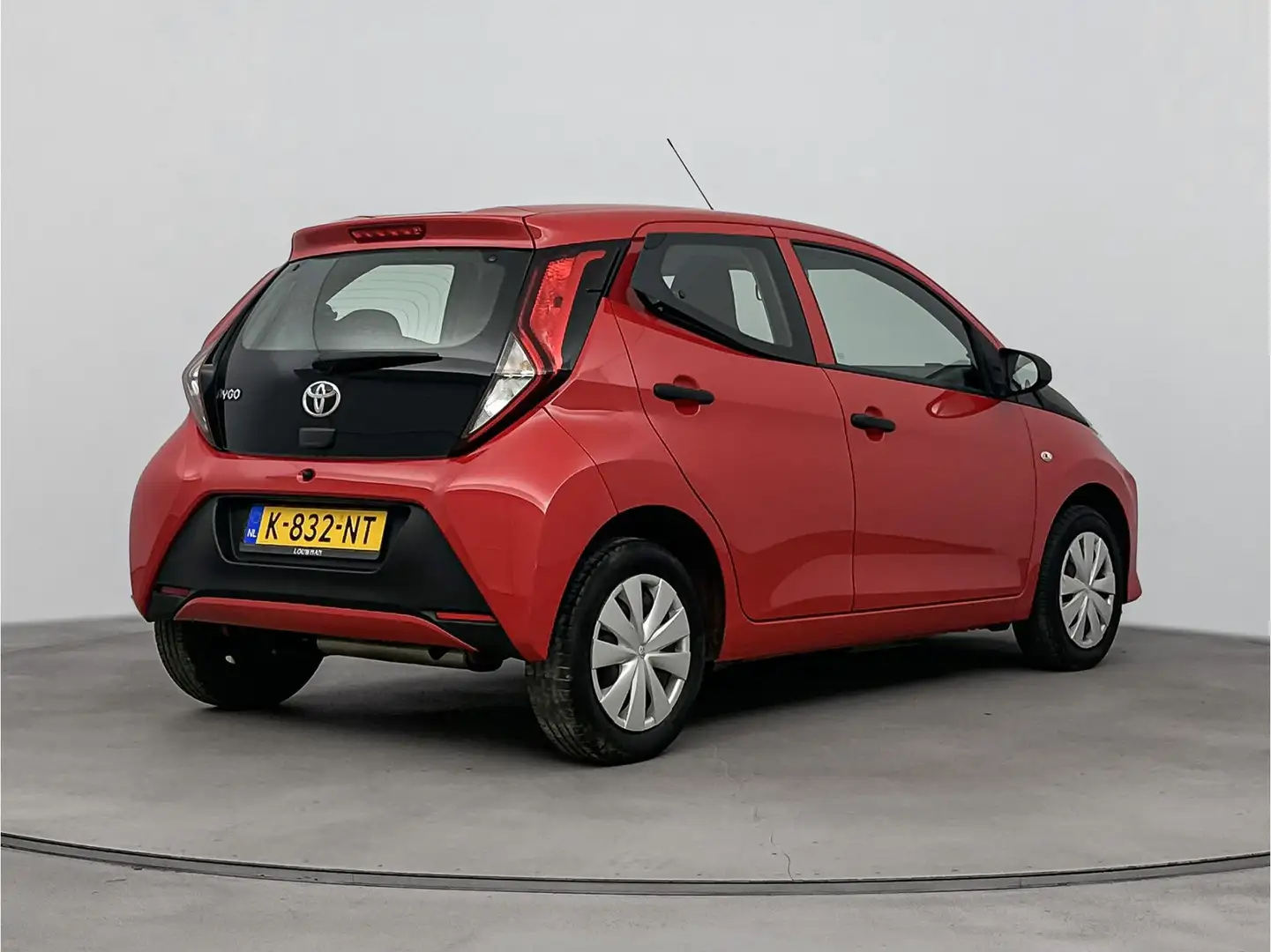 Toyota Aygo 1.0 VVT-i x-fun | Airco | Bluetooth carkit | USB | Rot - 2