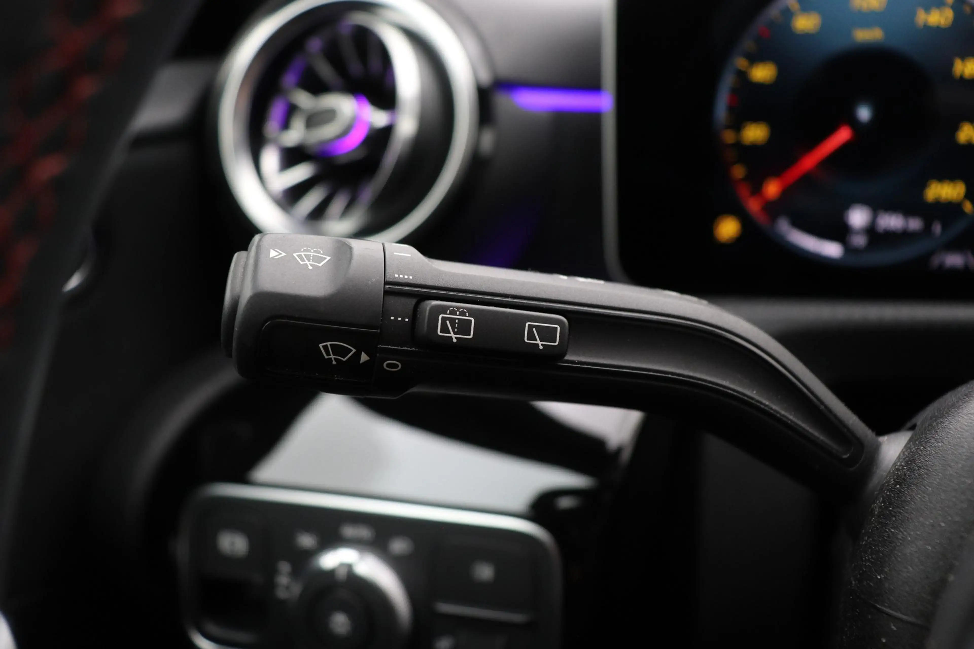 Mercedes-Benz A 220 Premium | Panoramadak | ACC | AMG Line | Stoelverw — photo 33