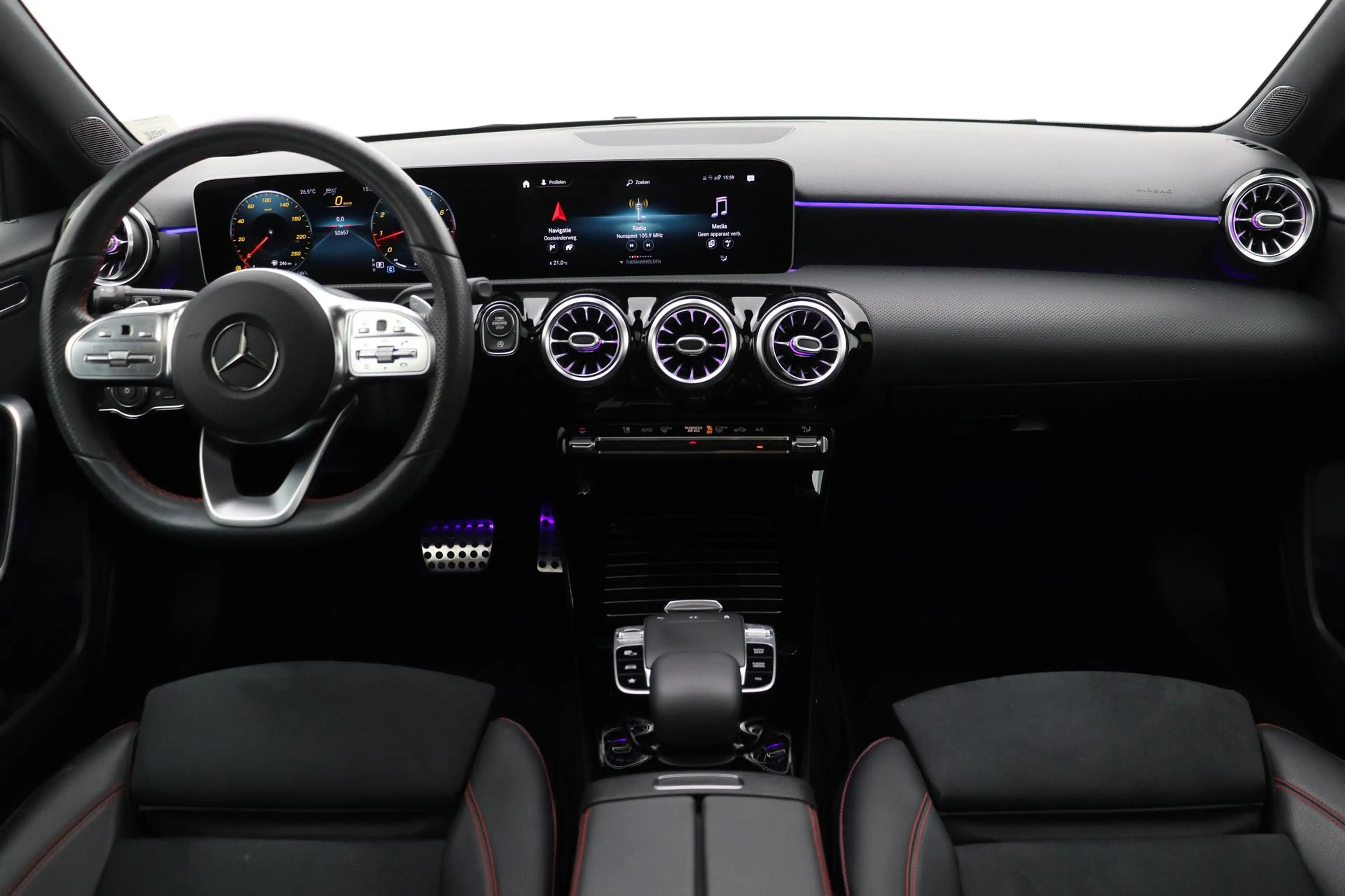 Mercedes-Benz A 220 Premium | Panoramadak | ACC | AMG Line | Stoelverw — photo 4