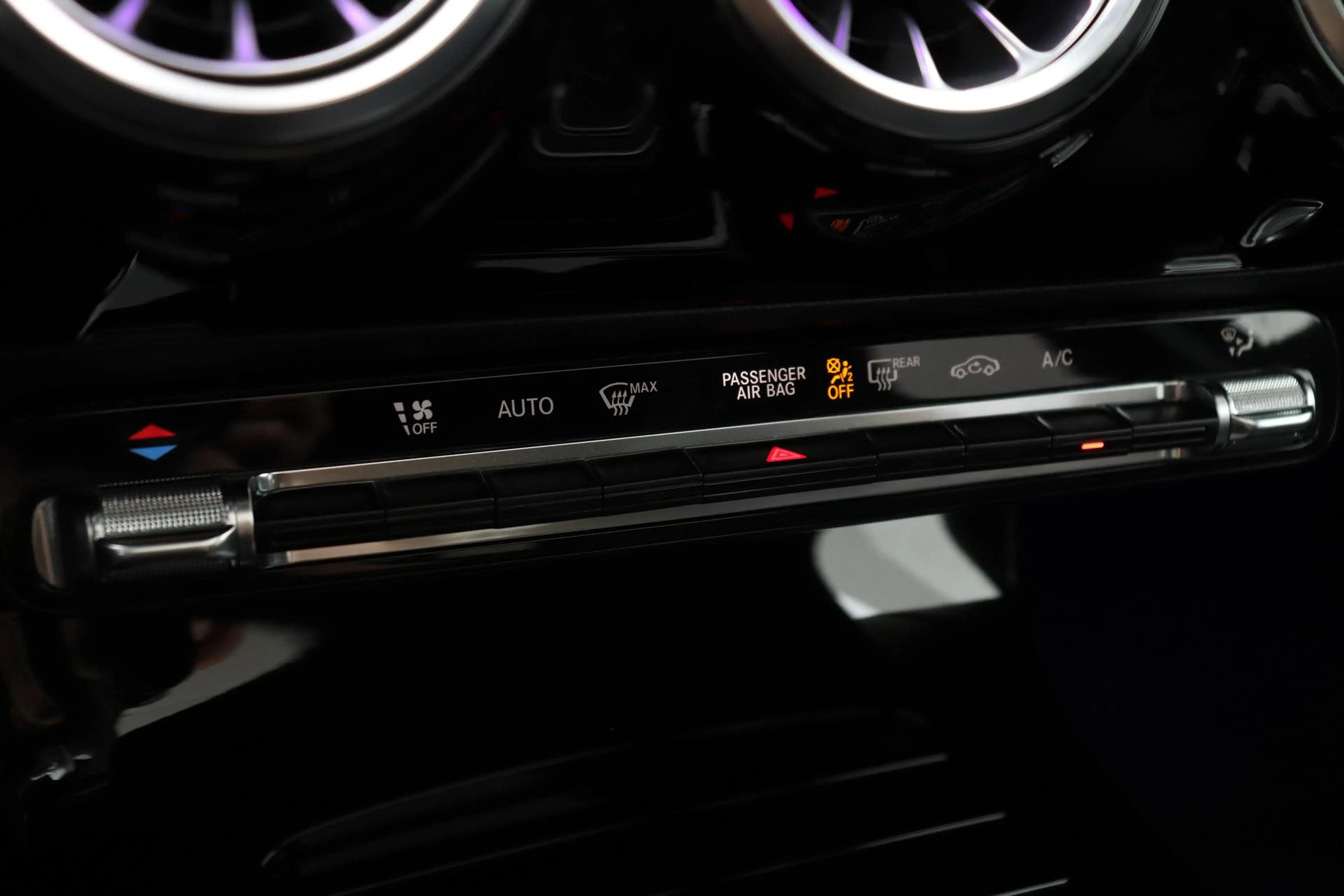 Mercedes-Benz A 220 Premium | Panoramadak | ACC | AMG Line | Stoelverw — photo 29