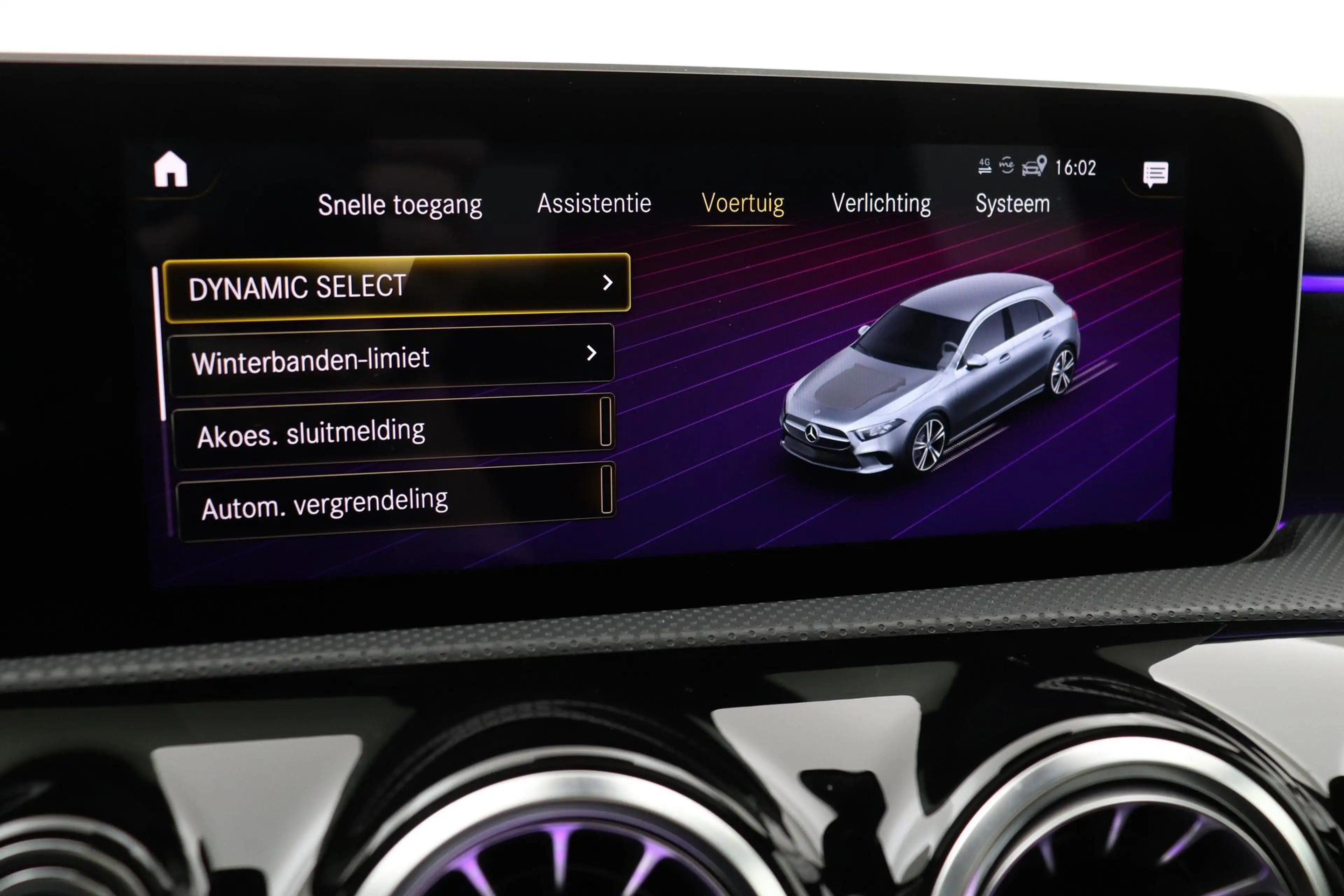 Mercedes-Benz A 220 Premium | Panoramadak | ACC | AMG Line | Stoelverw — photo 28