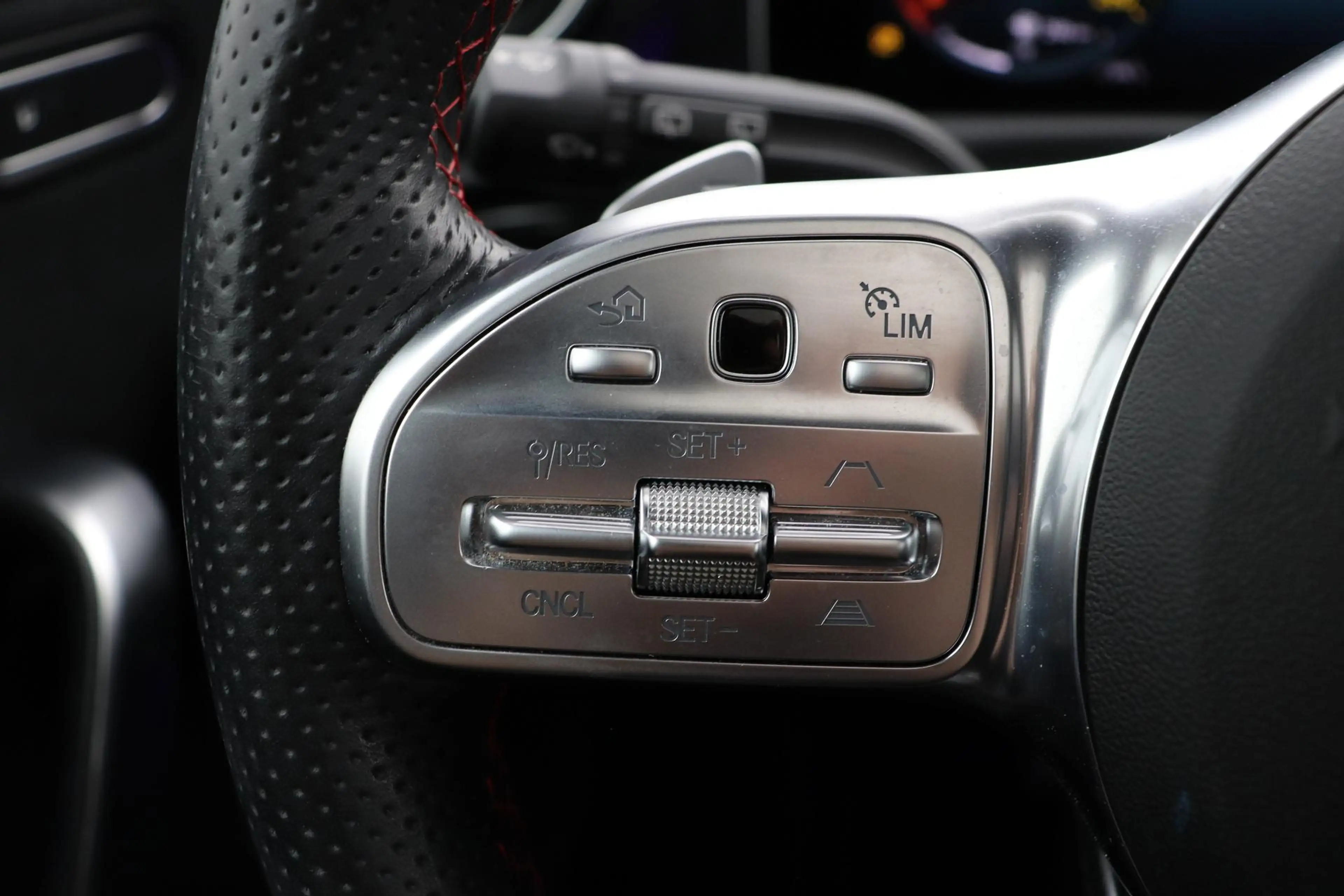 Mercedes-Benz A 220 Premium | Panoramadak | ACC | AMG Line | Stoelverw — photo 32