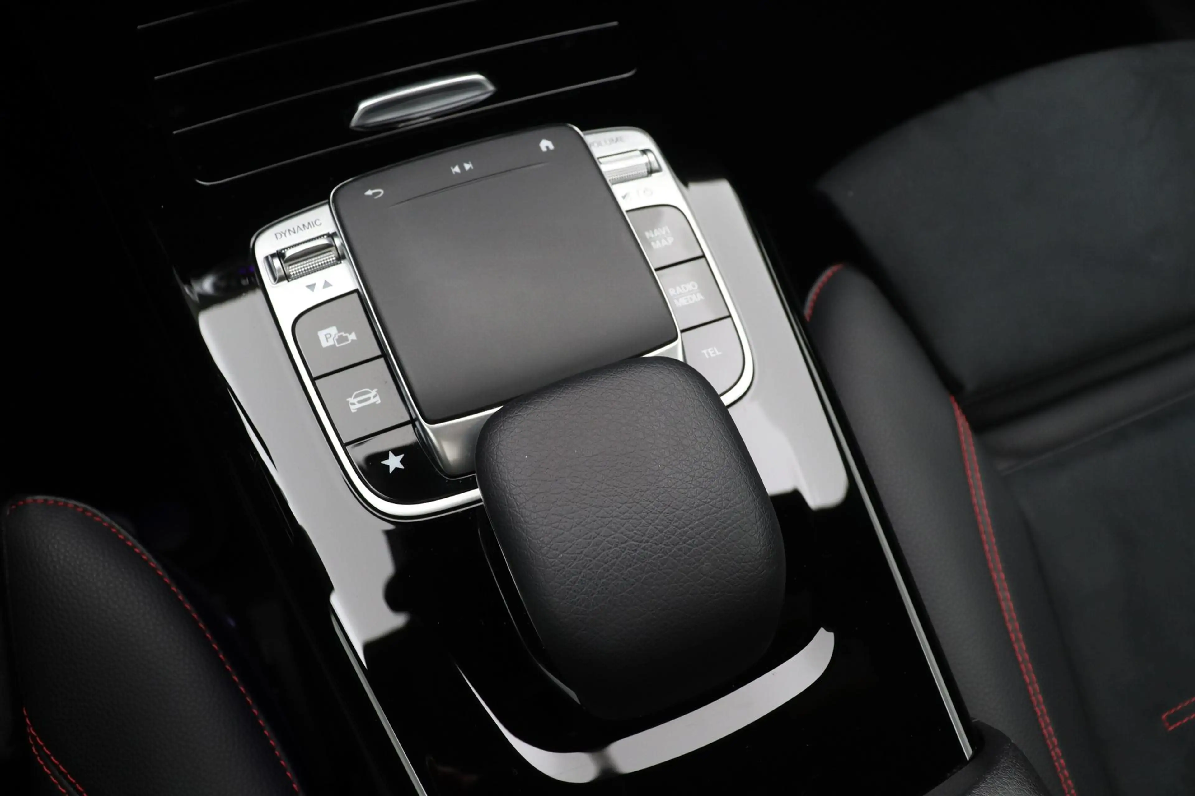 Mercedes-Benz A 220 Premium | Panoramadak | ACC | AMG Line | Stoelverw — photo 30