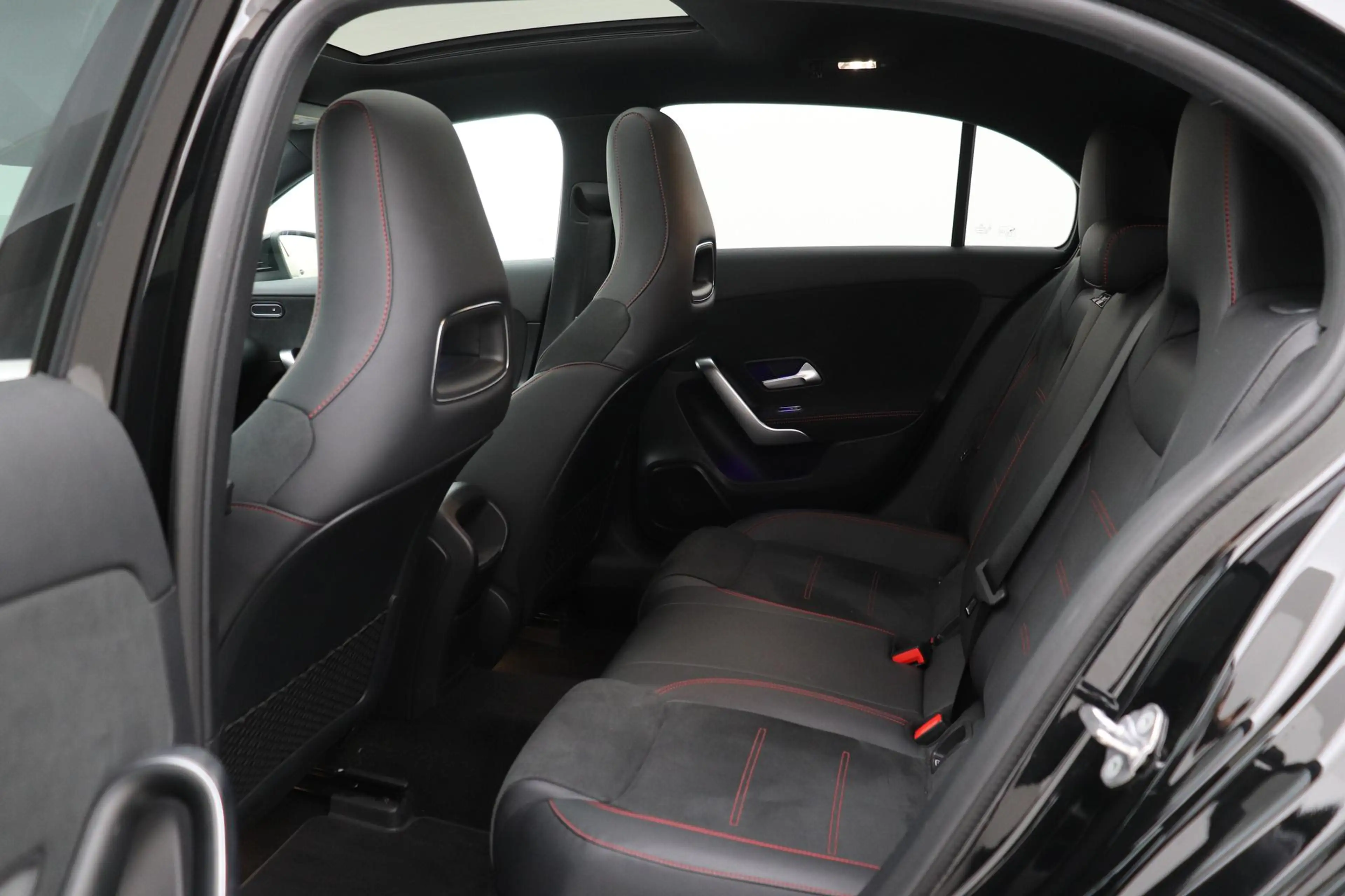 Mercedes-Benz A 220 Premium | Panoramadak | ACC | AMG Line | Stoelverw — photo 40